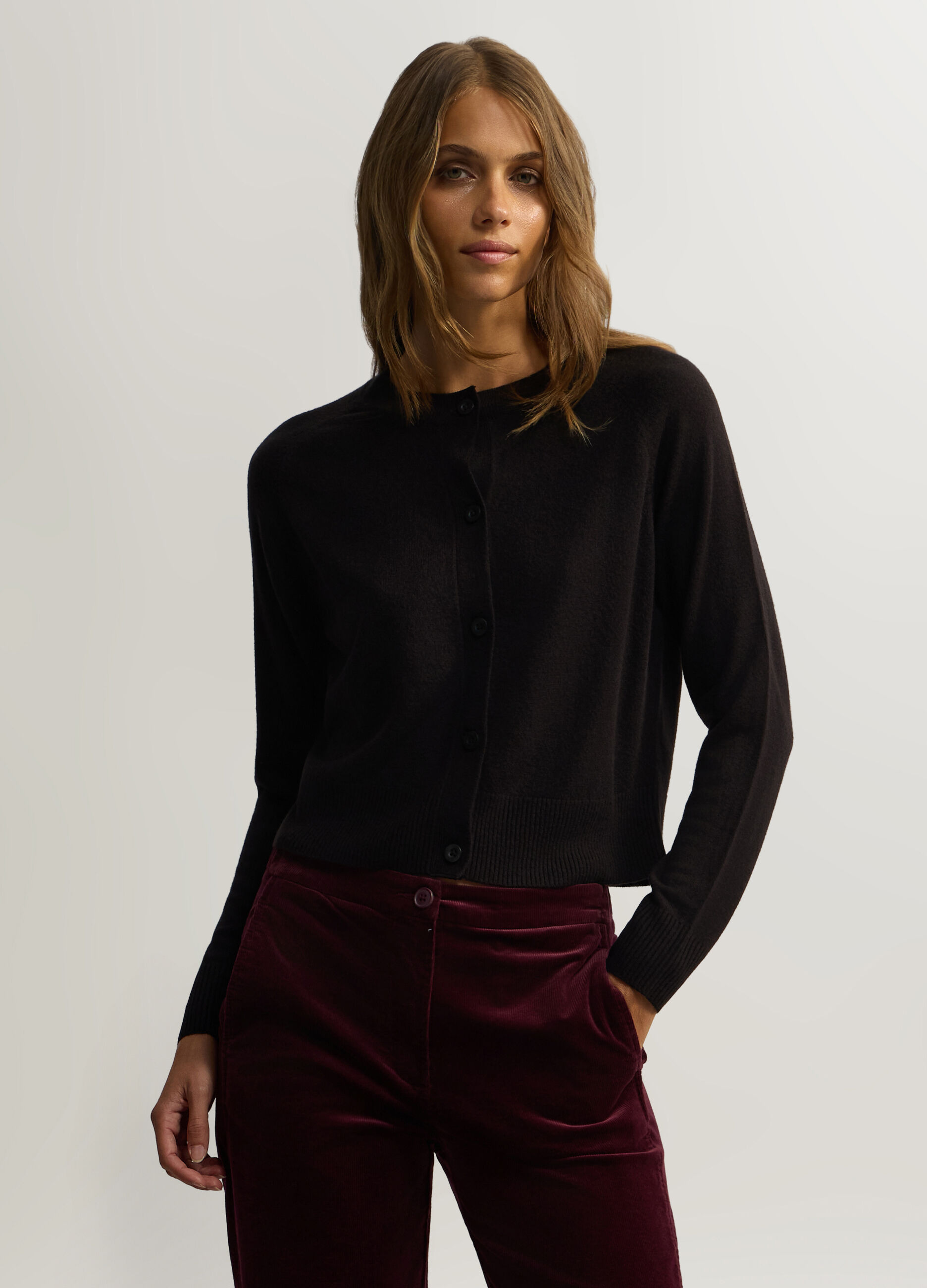 Cardigan girocollo in maglia rasata donna_0