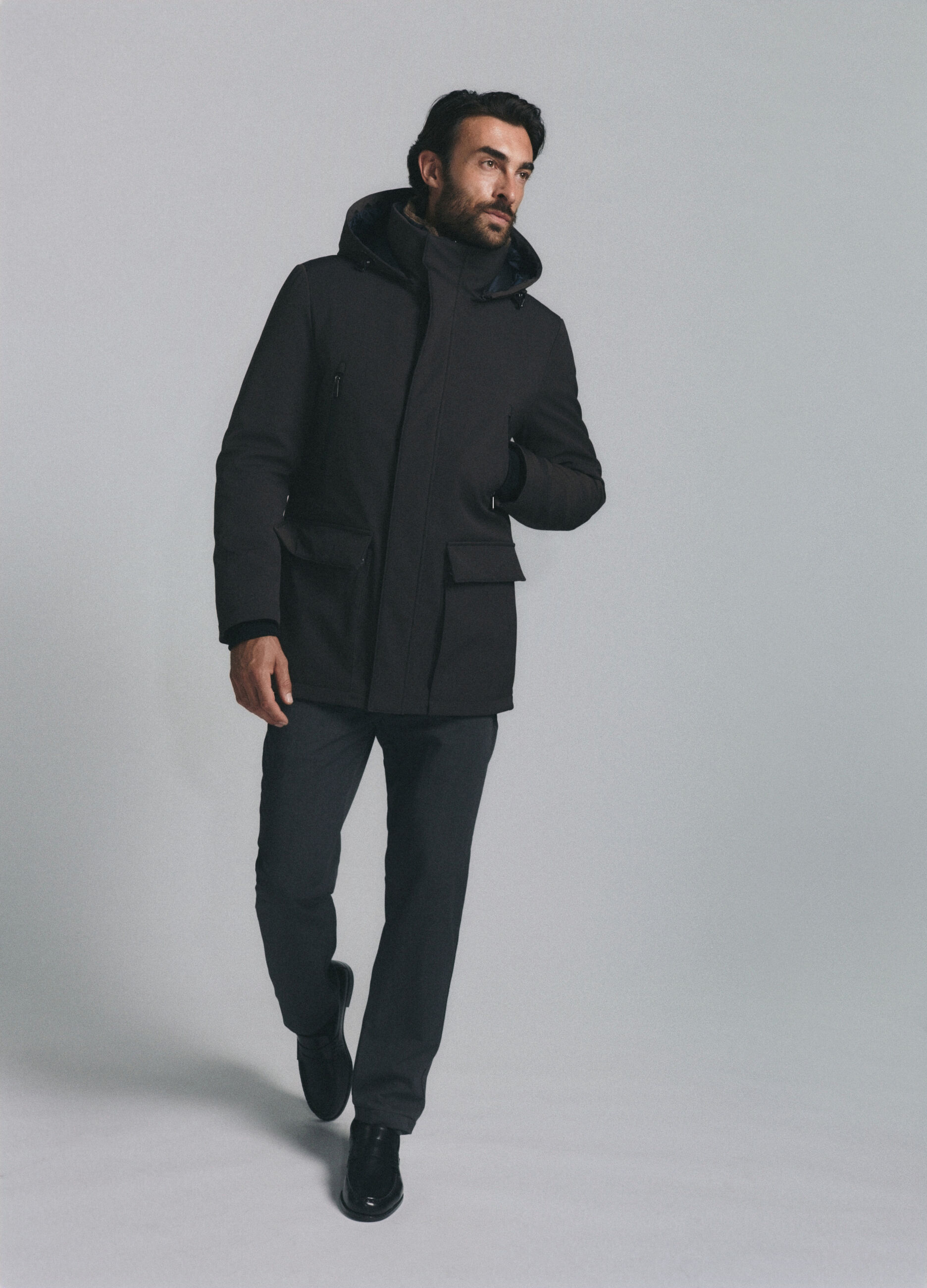 Cappotto imbottito con zip e cappuccio uomo_1