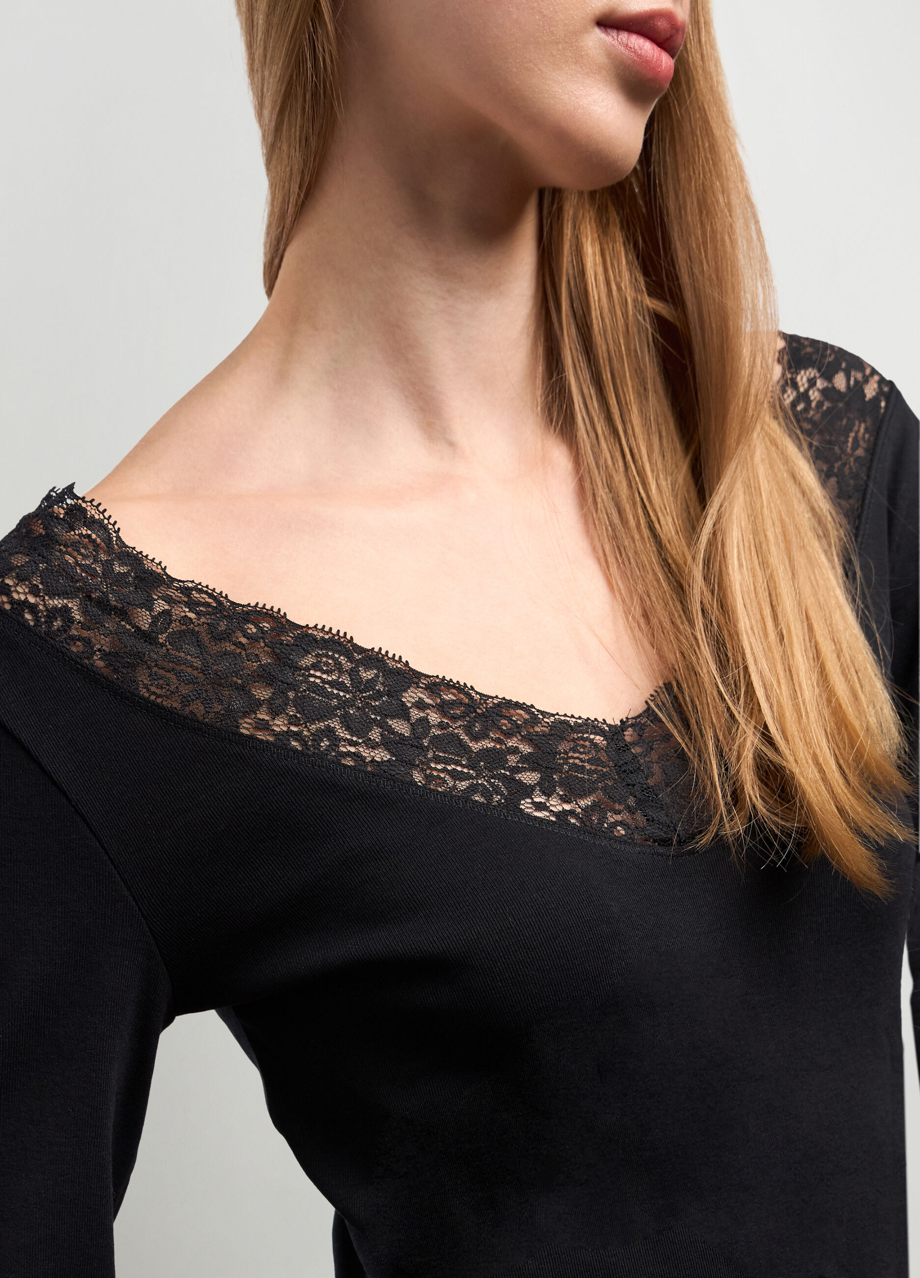 T-shirt misto cotone con scollo a barchetta donna_2