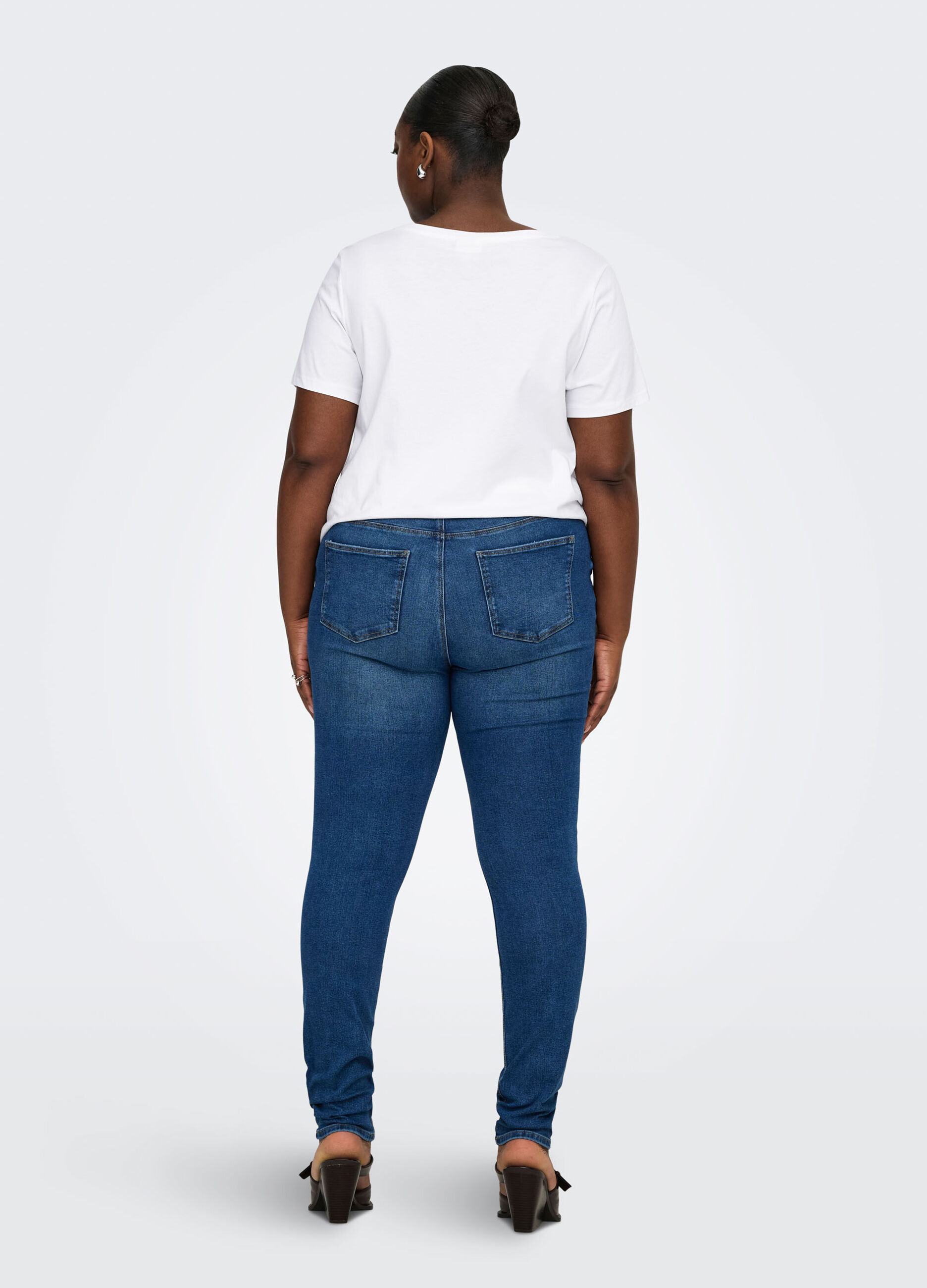 T-shirt loose fit con scollo a V_1