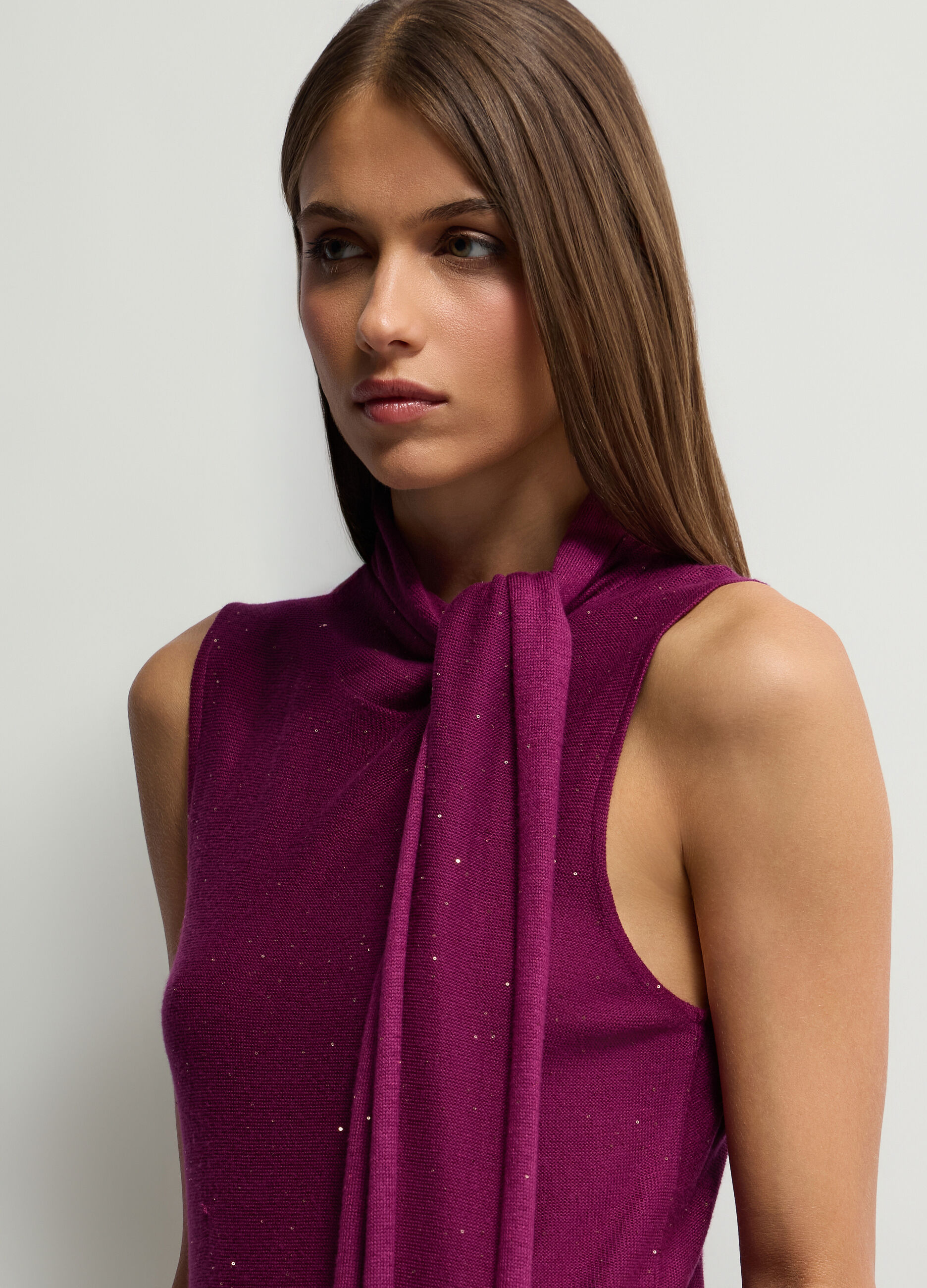 Top con nodo su scollo in maglia rasata donna_2