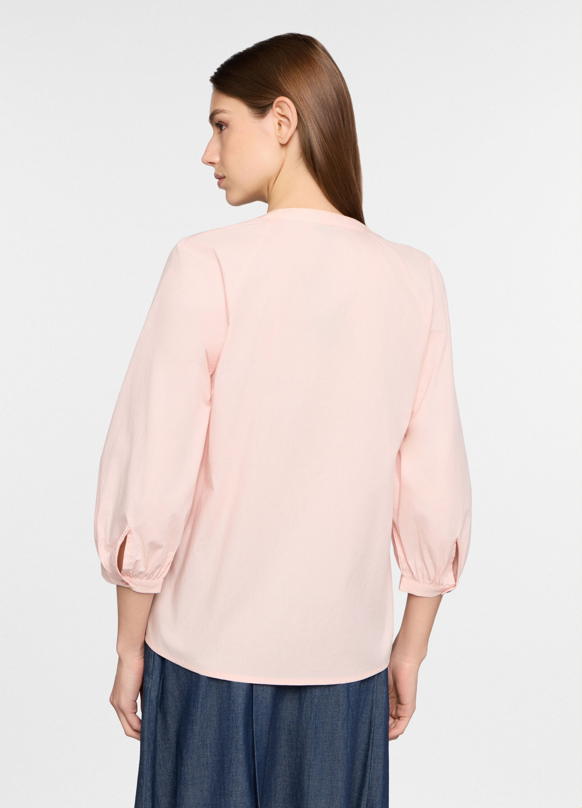 Camicia regular fit con scollo a V donna_1