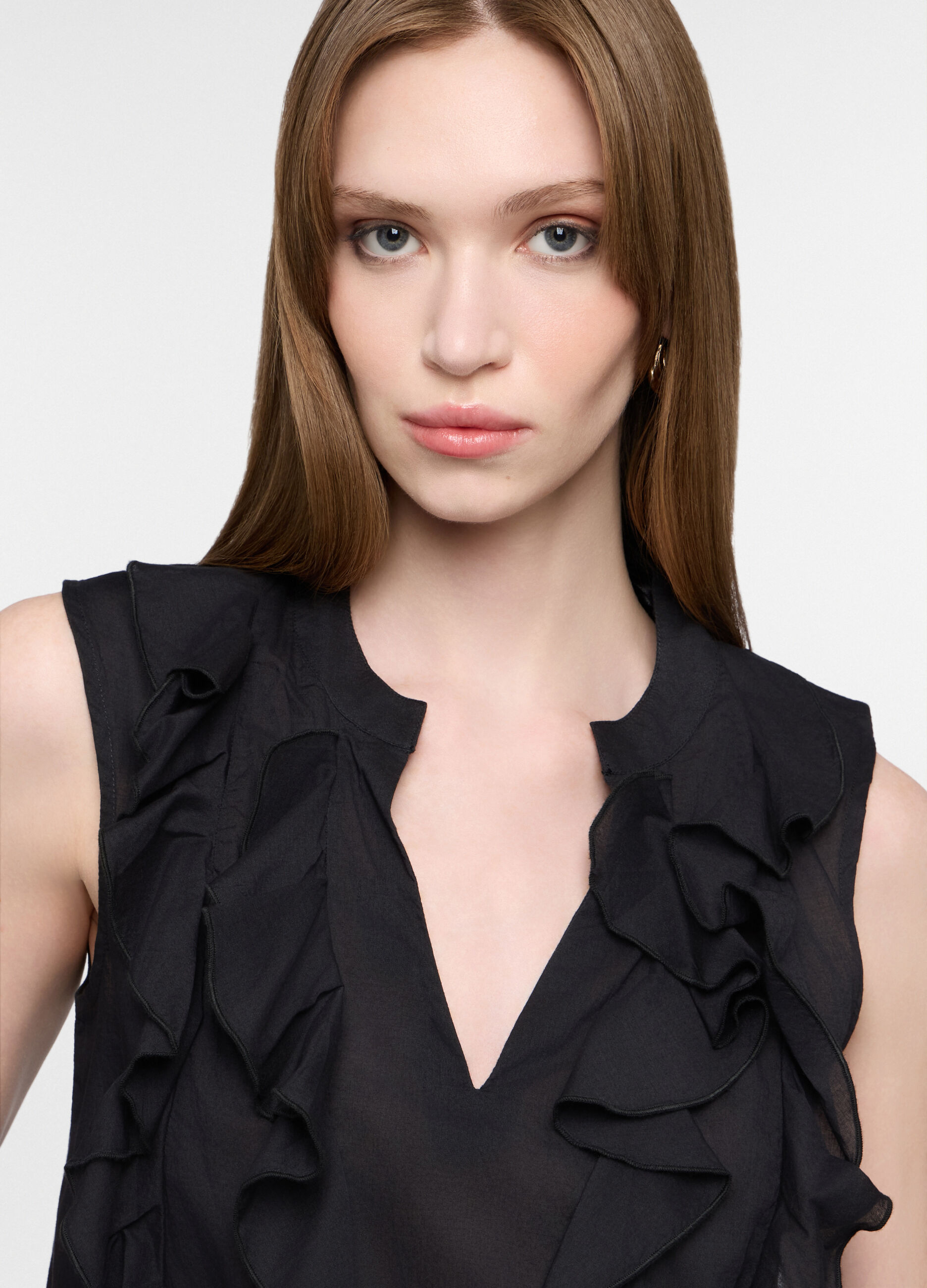 Blusa fit regular con scollo a V in puro cotone voile donna_2