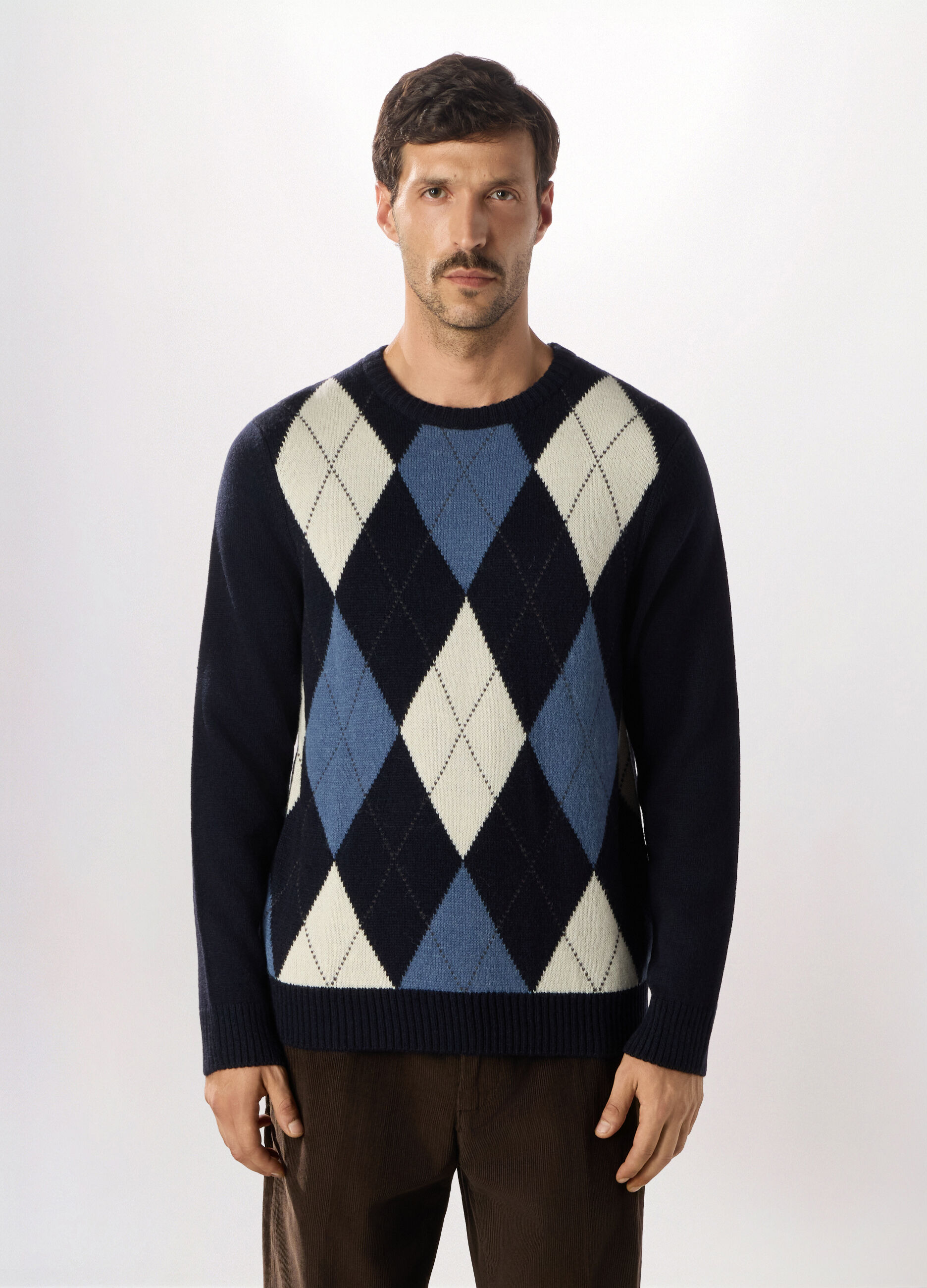 Maglione girocollo con rombi uomo_0