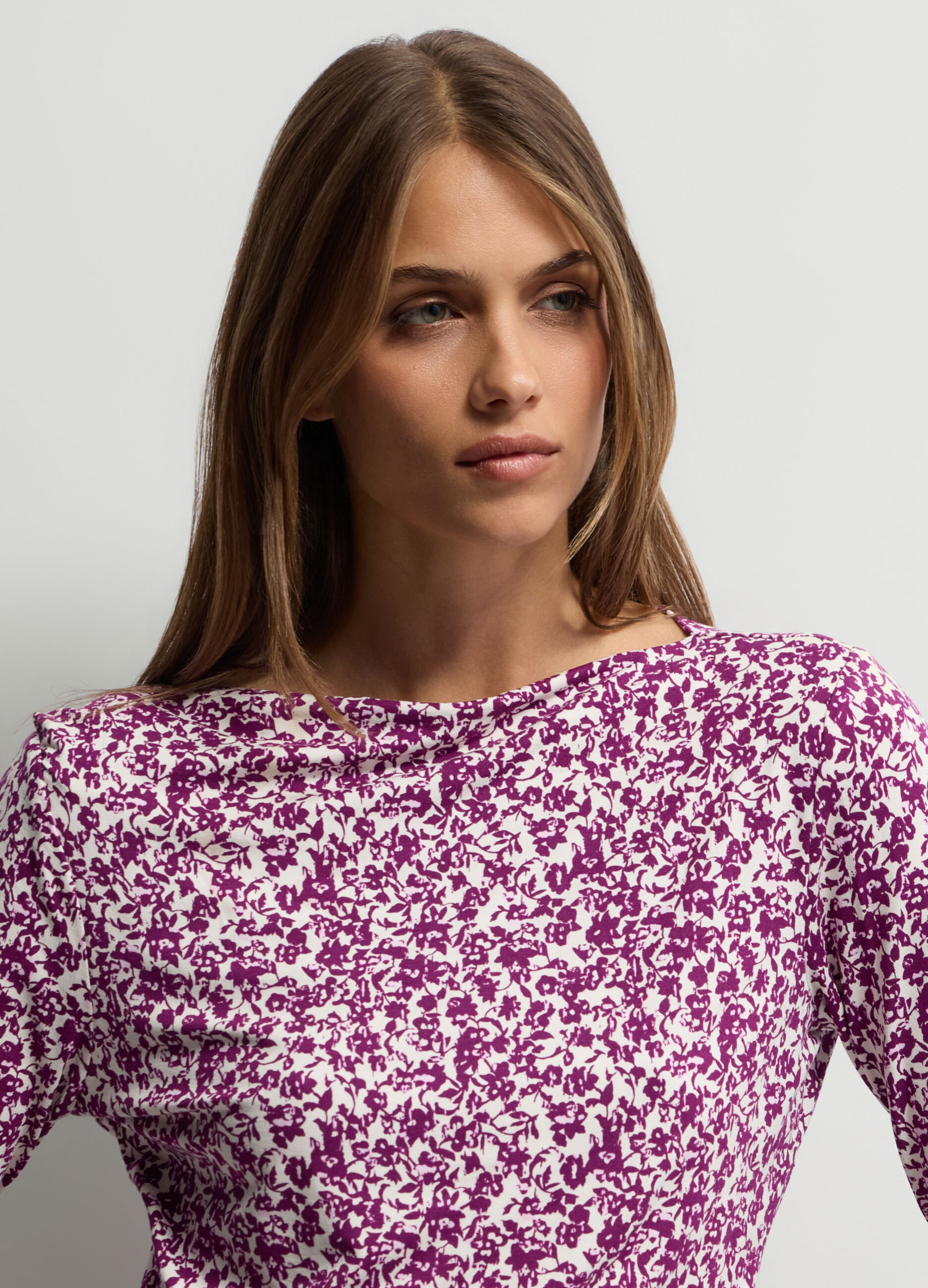 T-shirt con scollo a barchetta stretch donna_2