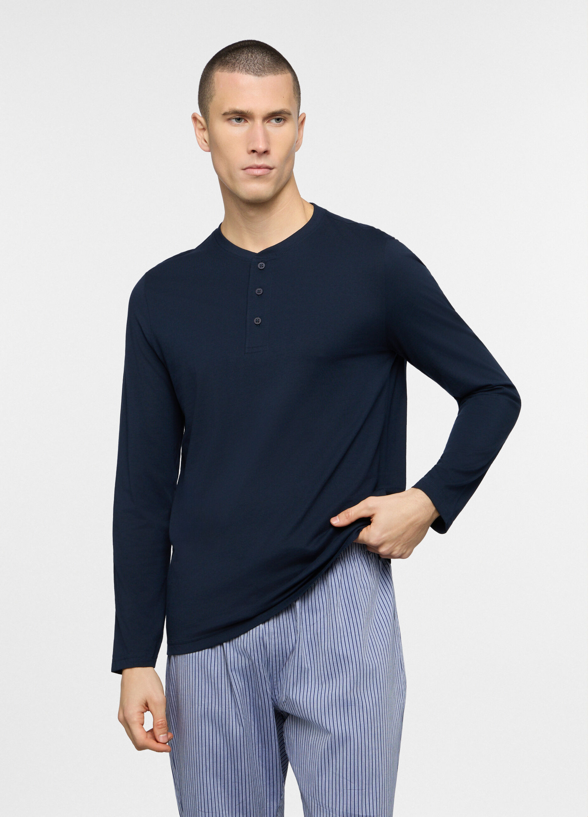 Maglia del pigiama a serafino in jersey uomo_0