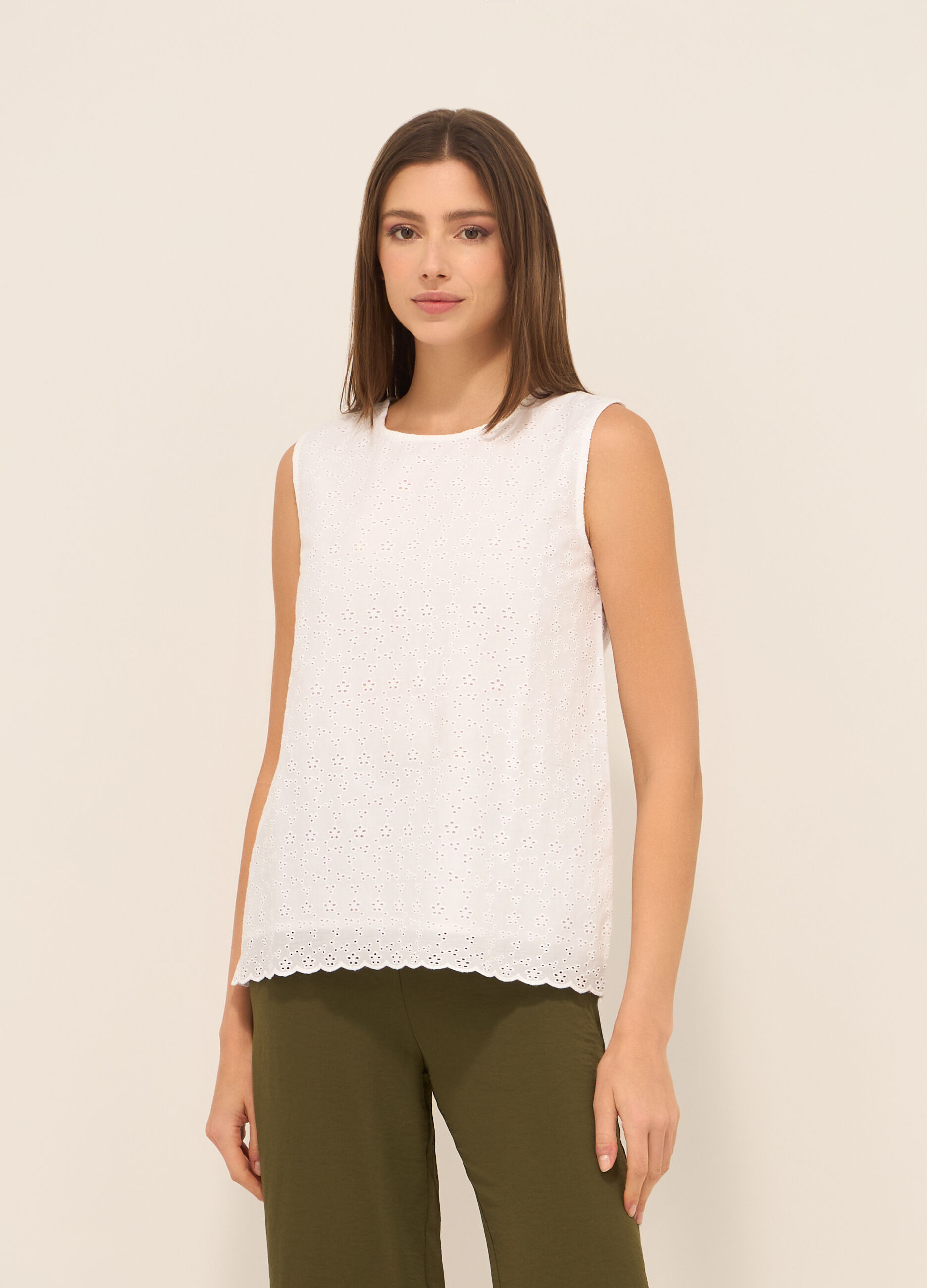 Blusa smanicata in puro cotone con ricamo donna_0