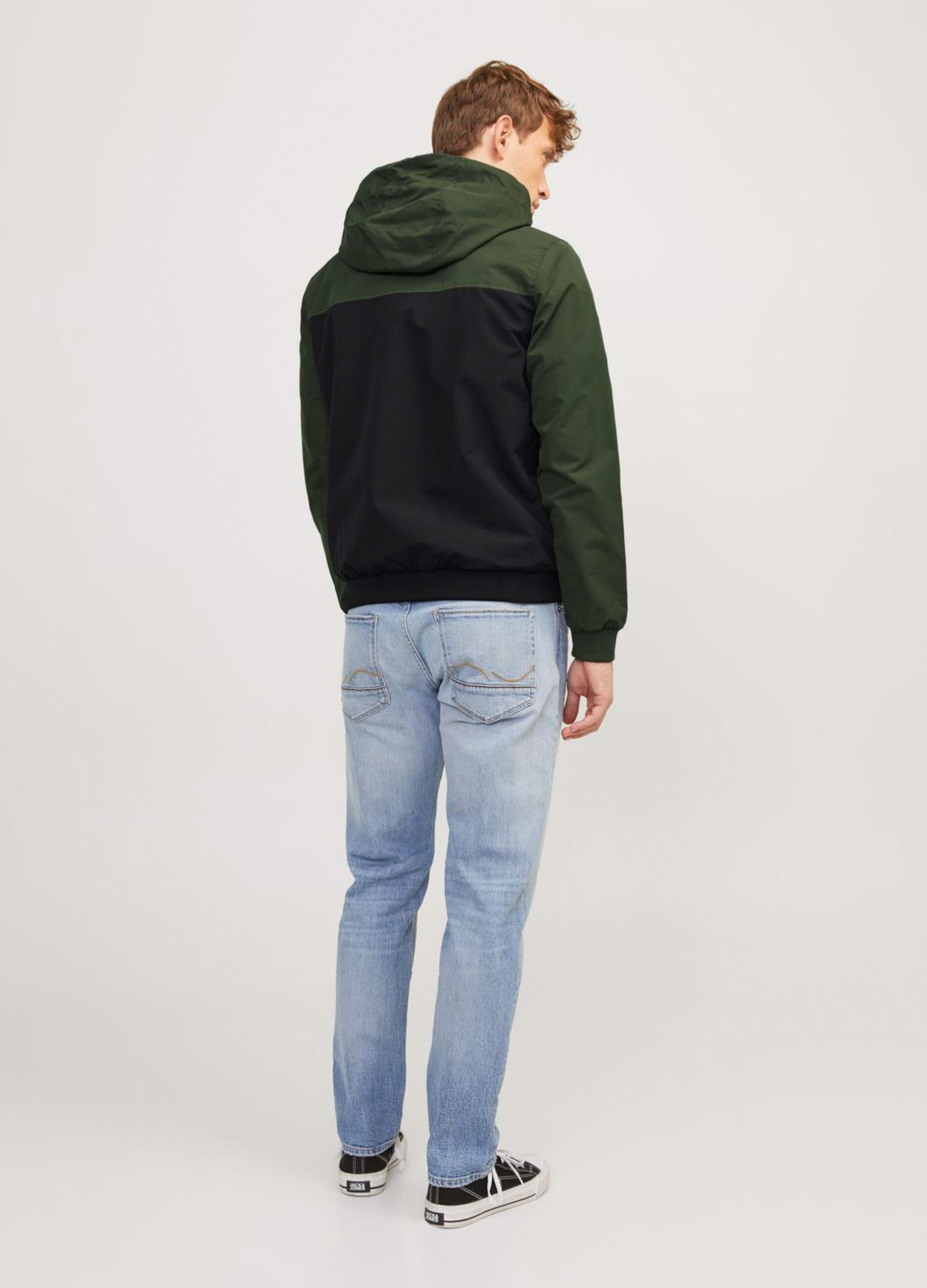 Giacca a vento con cappuccio color-block uomo