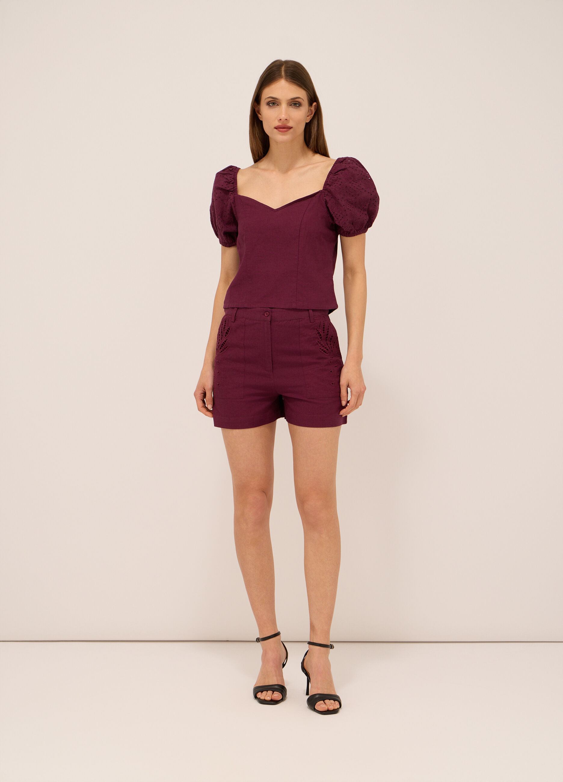 Shorts misto lino con ricami donna_0