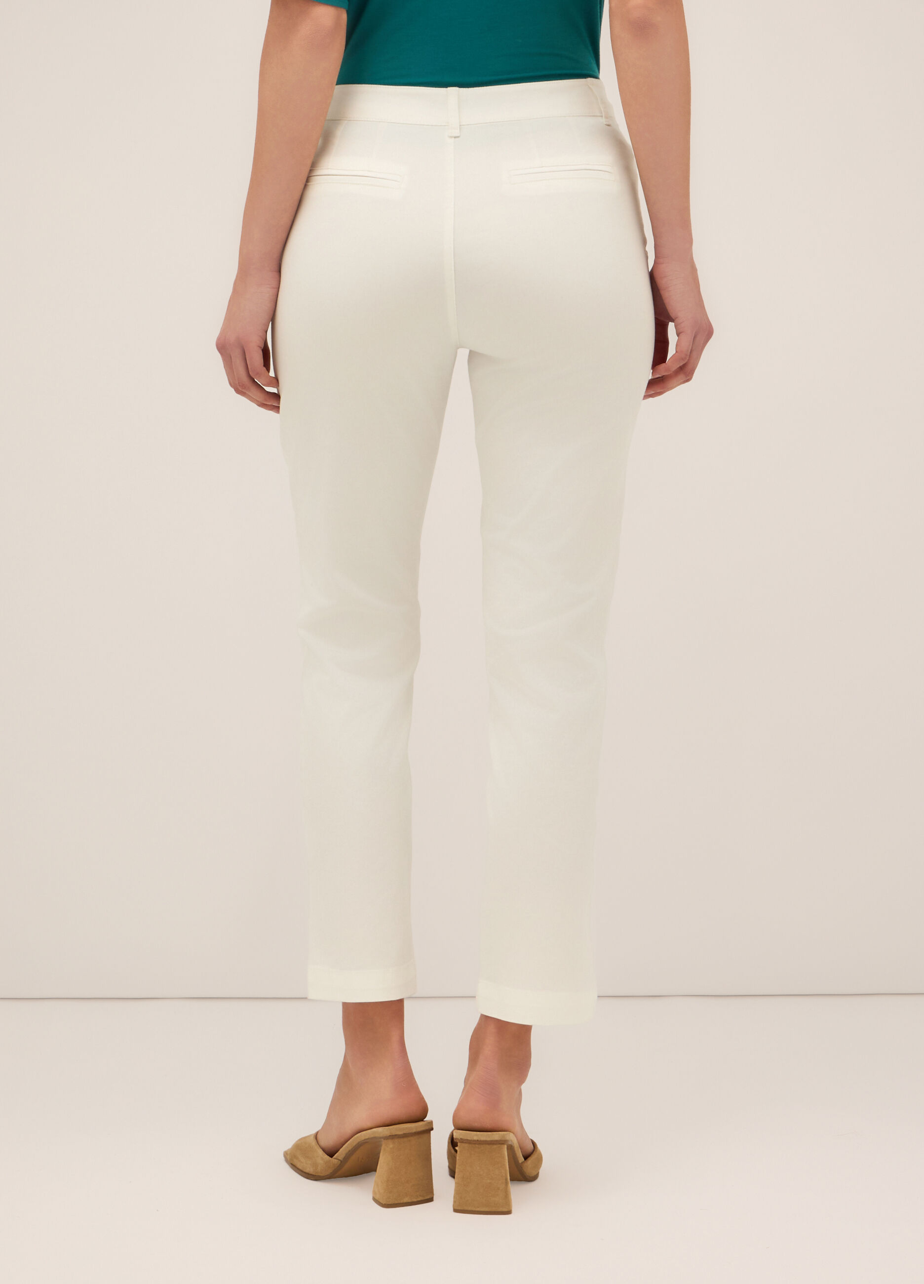 Pantaloni chino in twill di cotone stretch donna_1