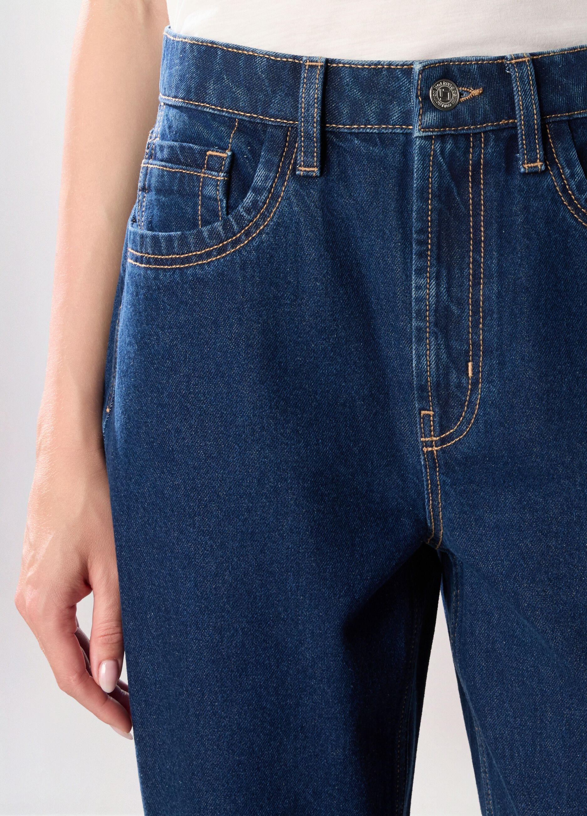 Pantaloni mom fit in denim di puro cotone donna_2