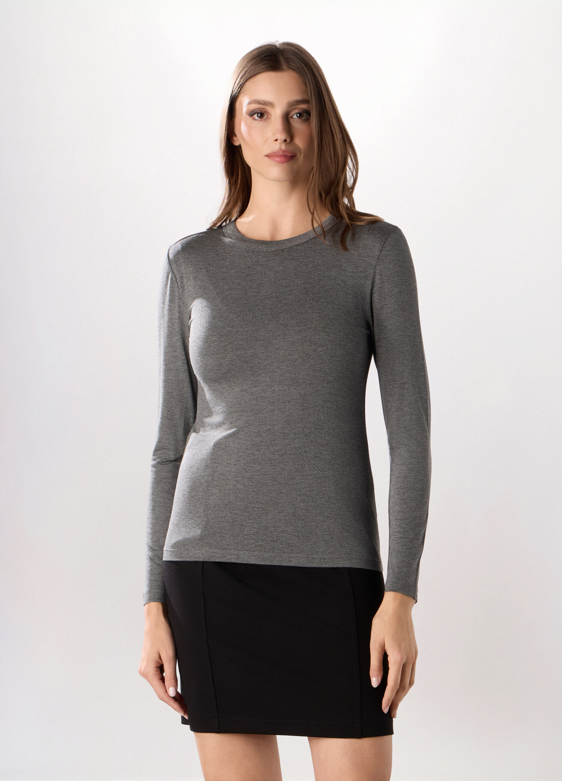 T-shirt a maniche lunghe tinta unita donna_0