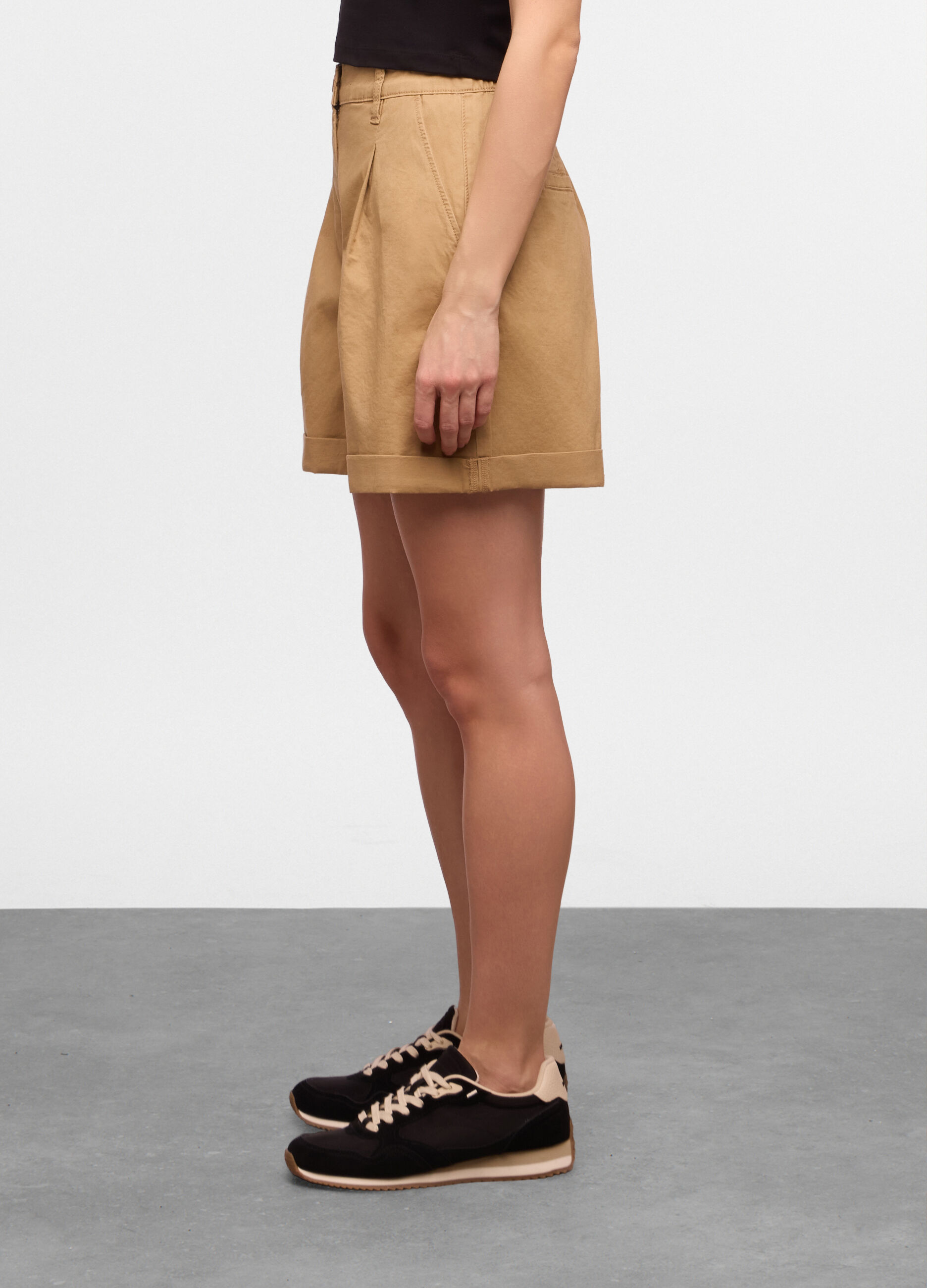 Bermuda Fit Regular con fondo risvoltato cotone stretch trattato donna_1