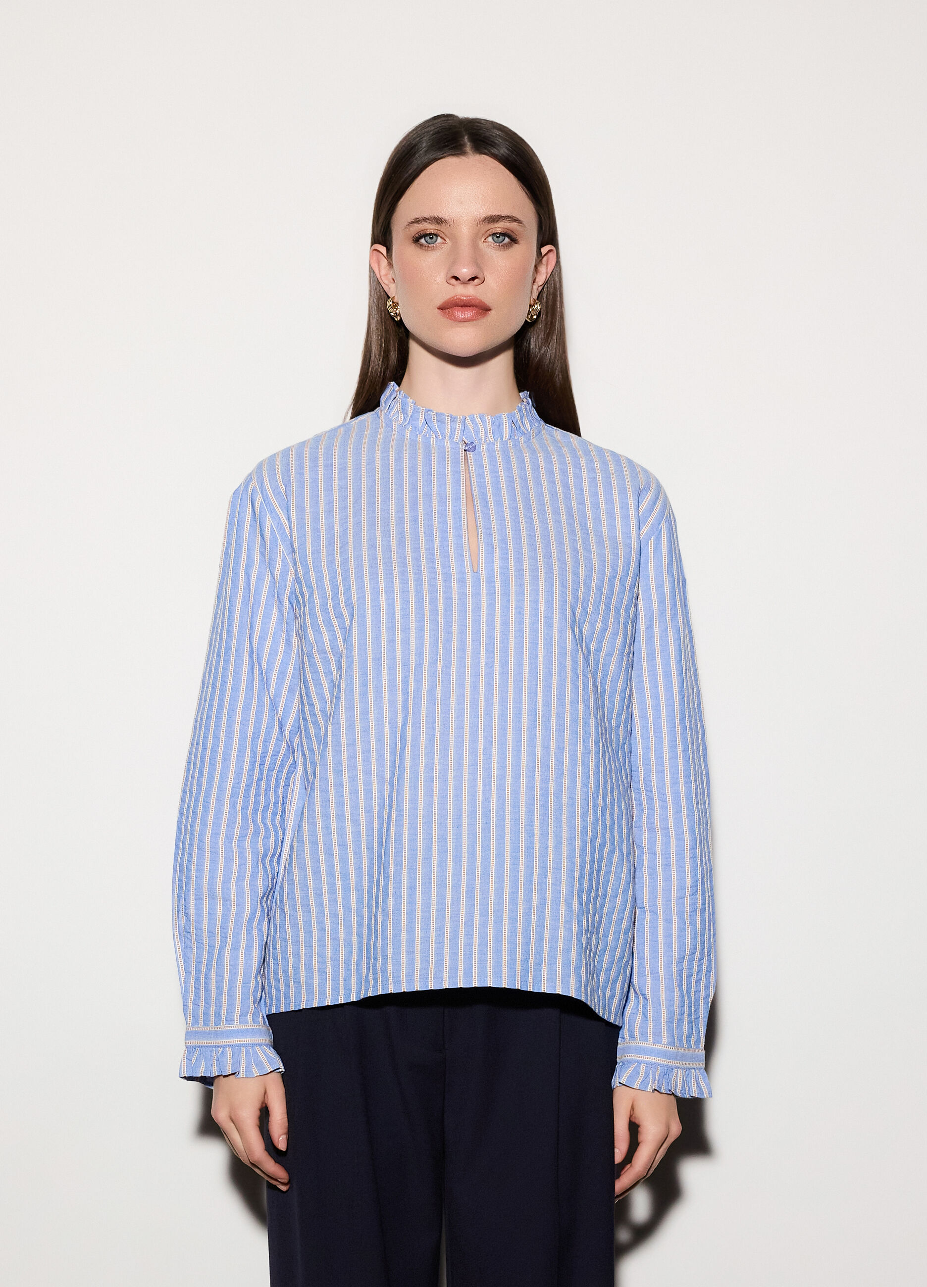 Blusa regular fit con scollo a goccia donna_1