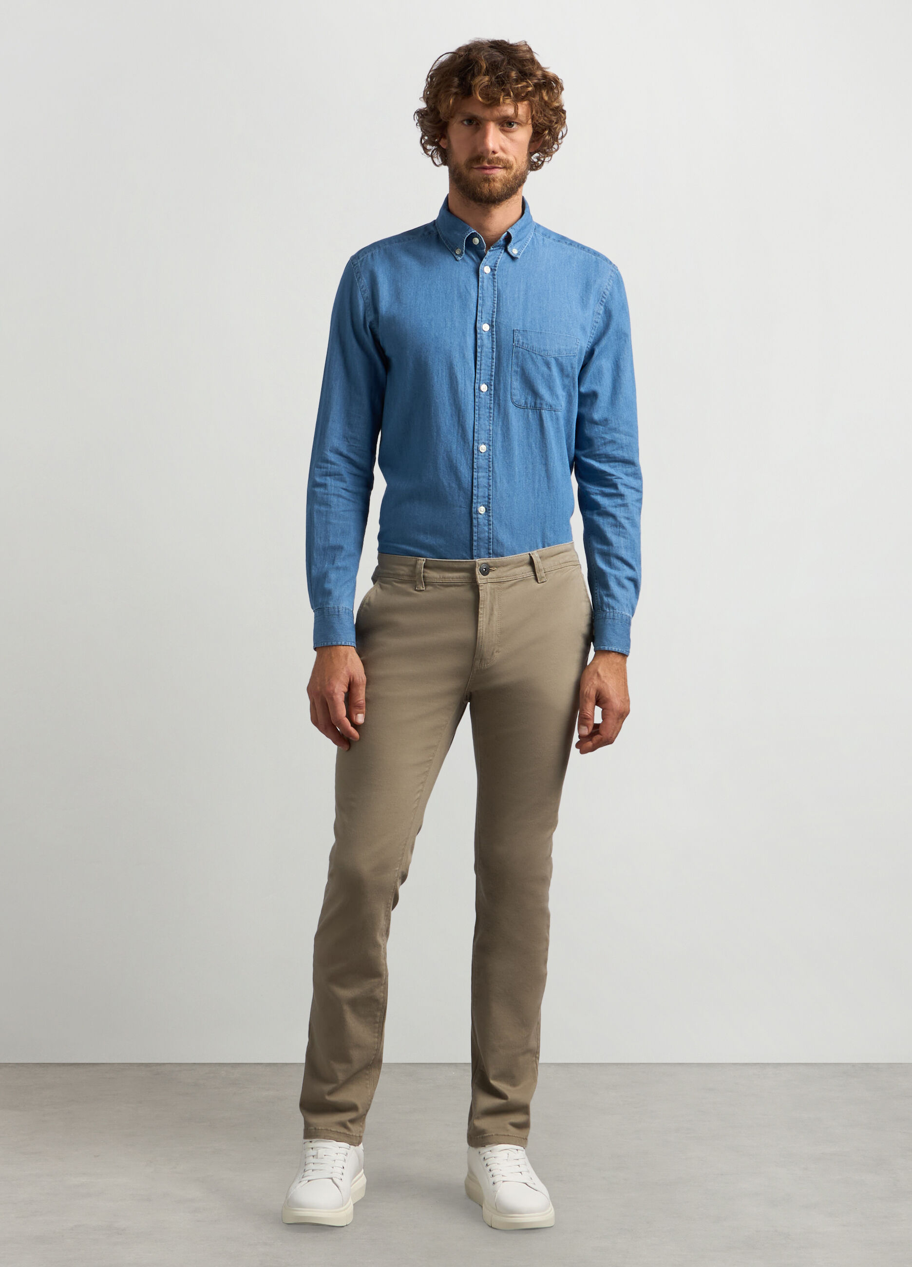 Pantaloni slim fit in twill di cotone stretch uomo_0