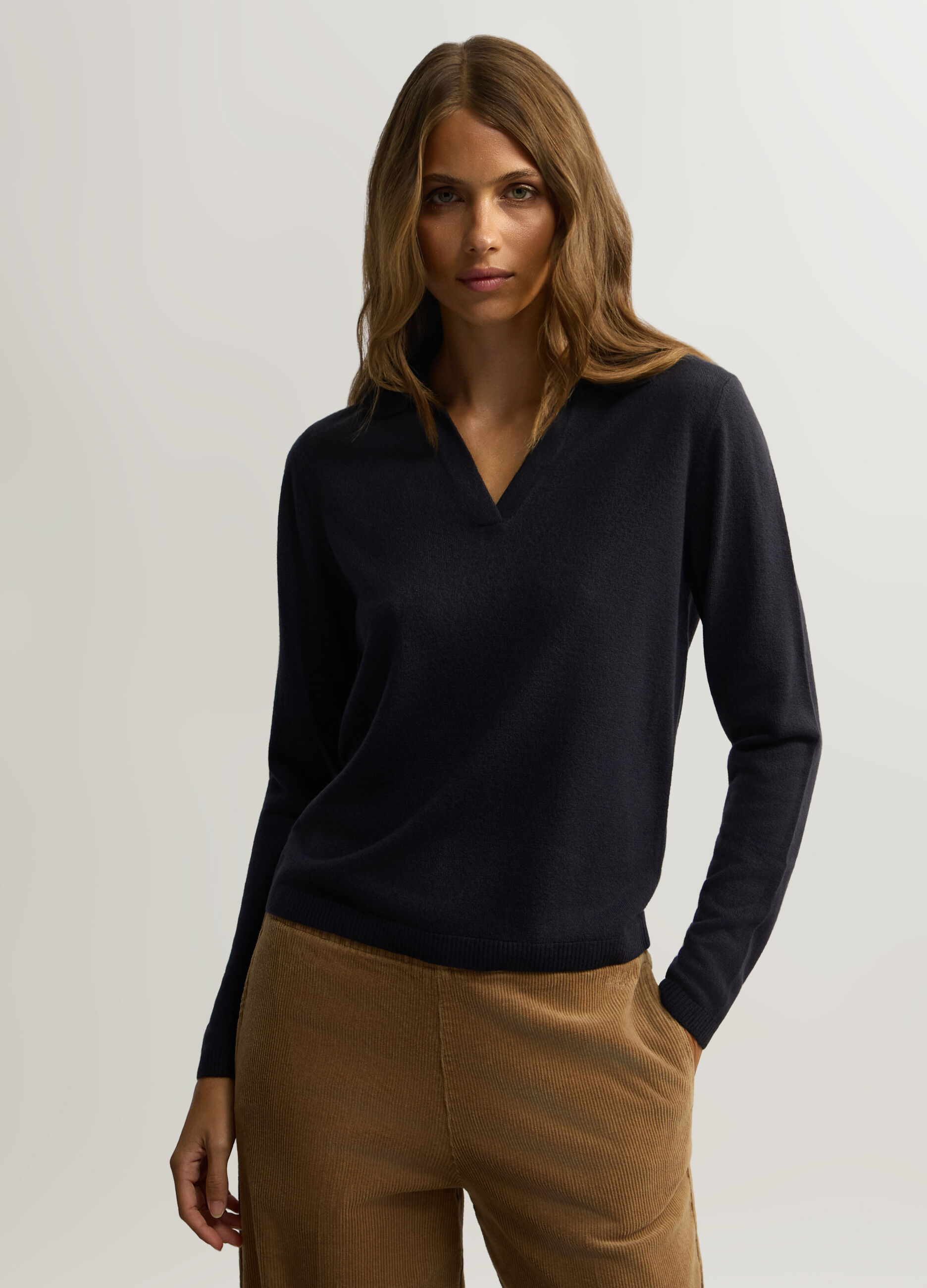 Maglia con colletto polo e scollo a V donna_0