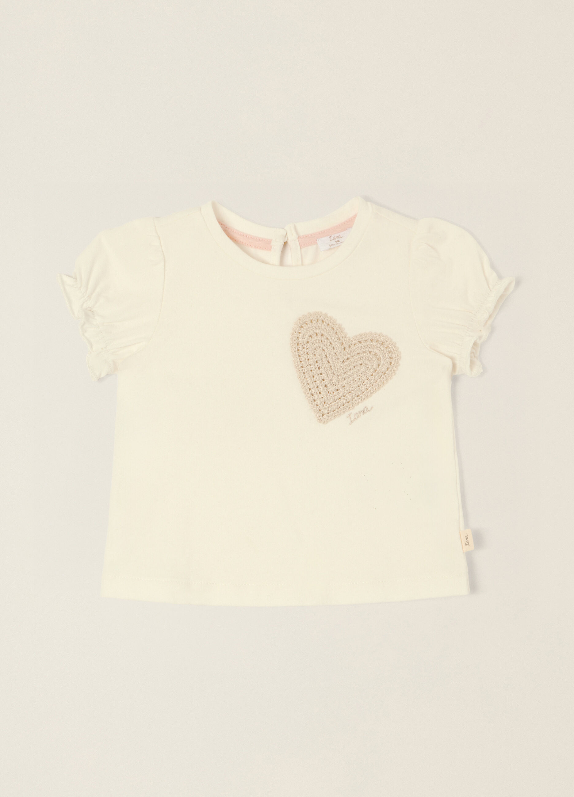 T-shirt bianca in cotone elasticizzato con applicazione cuoricino_0