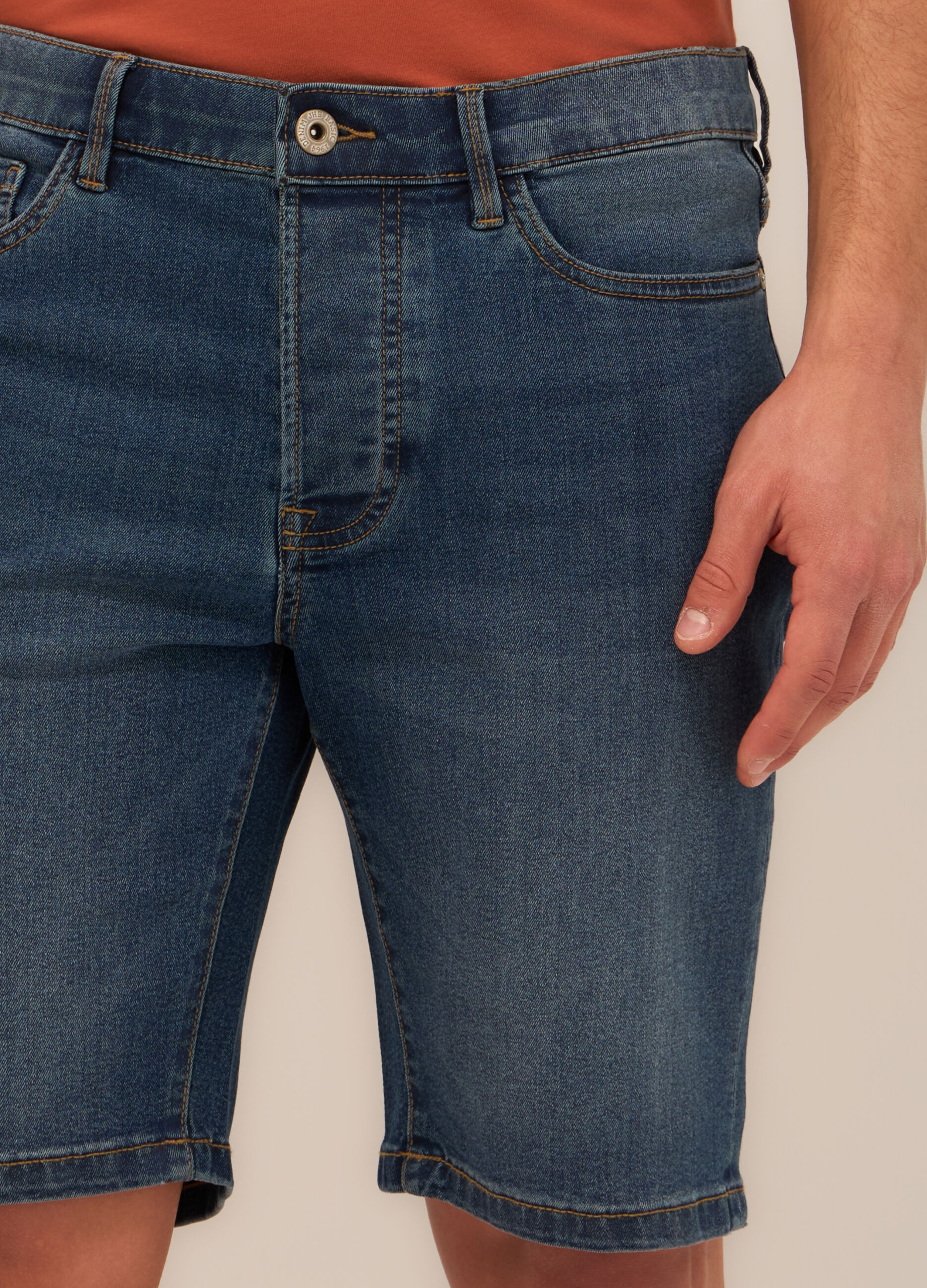 Shorts in denim di cotone stretch uomo_2