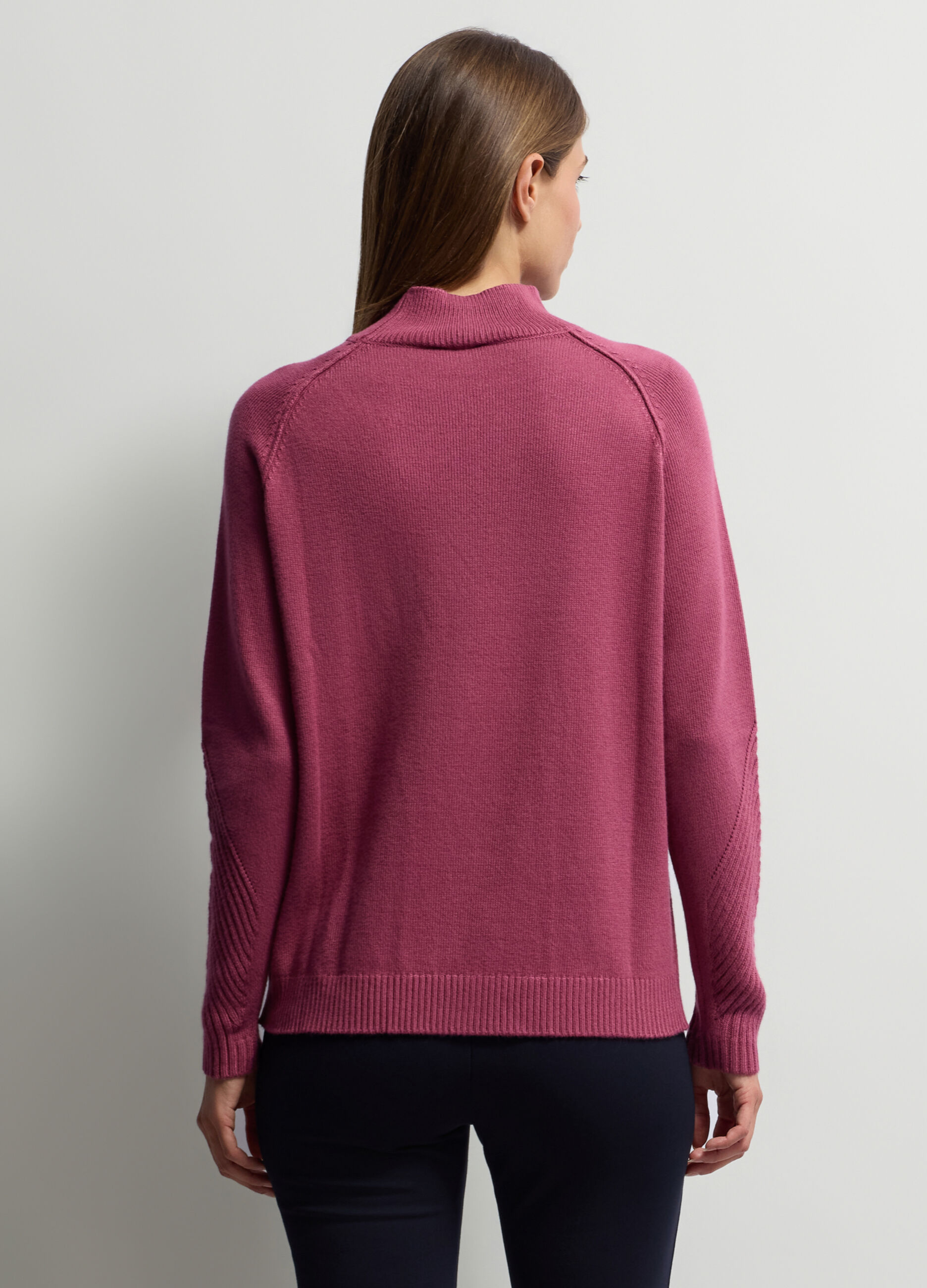 Pullover Fit Over a collo alto in maglia rasata donna_1