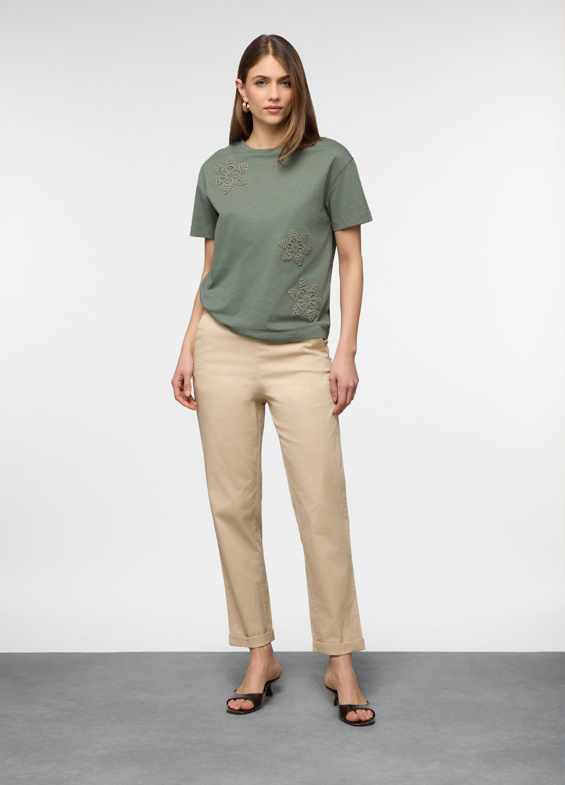 Pantaloni fit straight in twill di cotone stretch donna_0