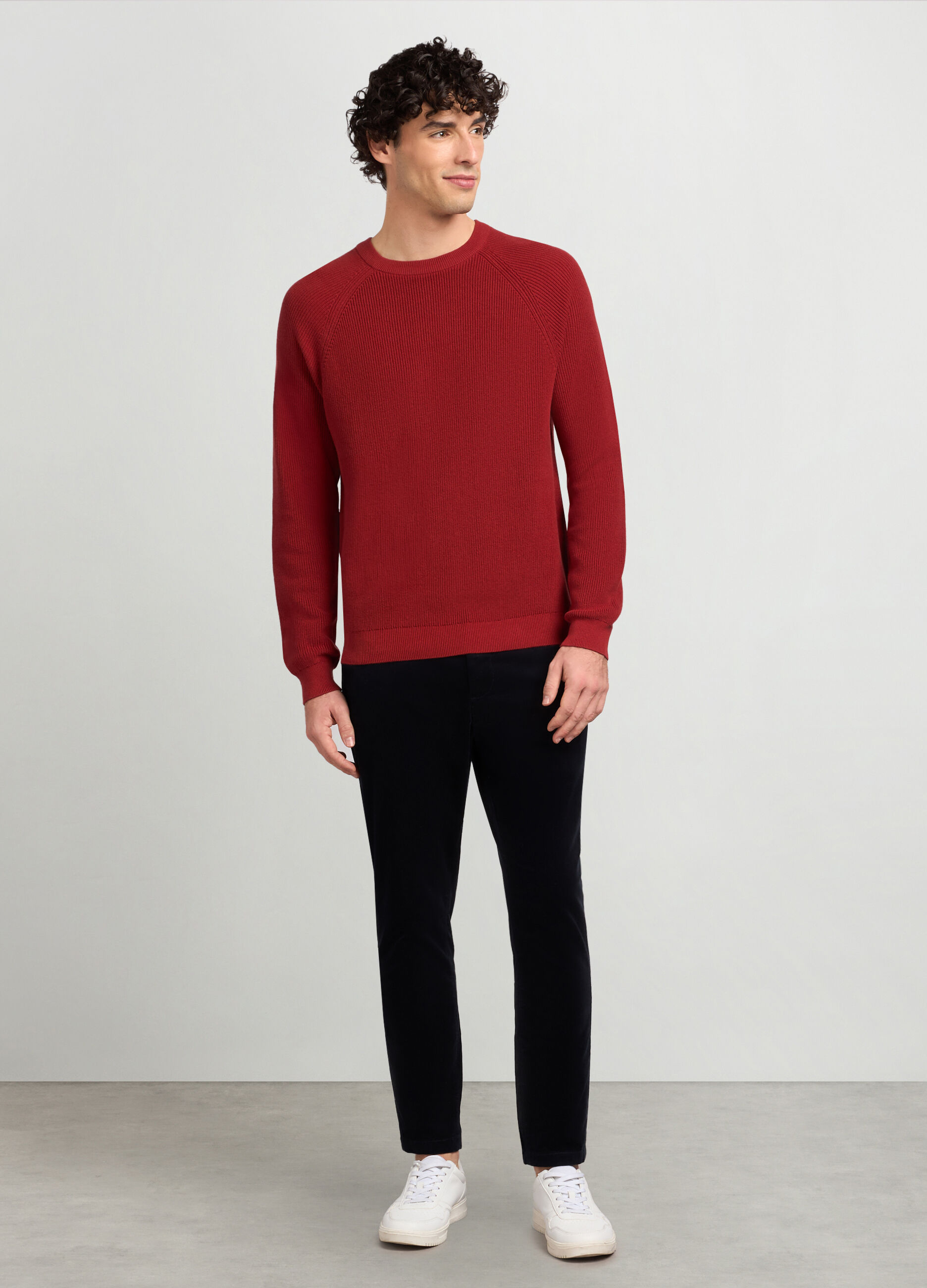 Pantaloni chino regular fit in velluto di cotone stretch uomo_0