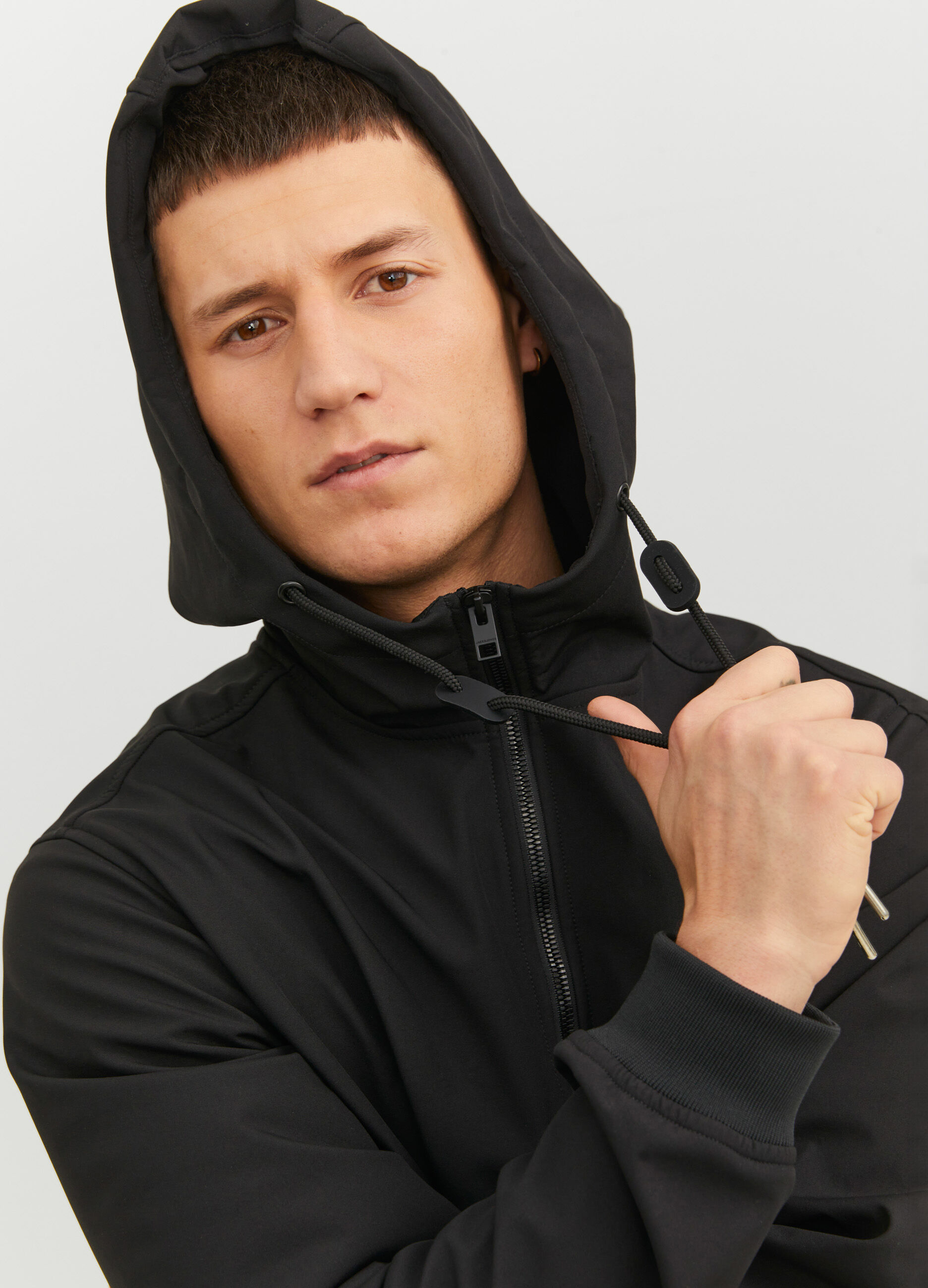 Giacca a vento con zip e cappuccio uomo