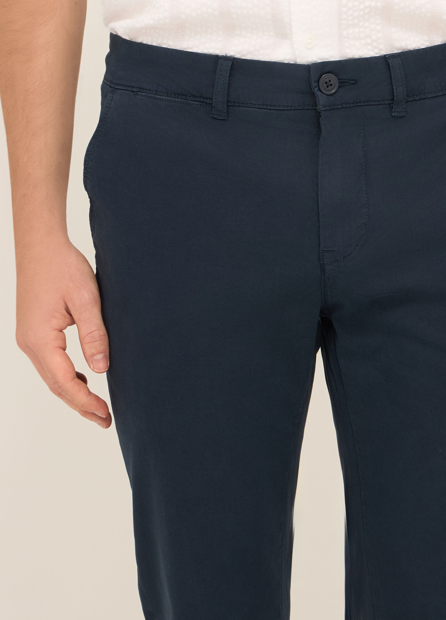 Pantaloni chino in cotone stretch uomo_2