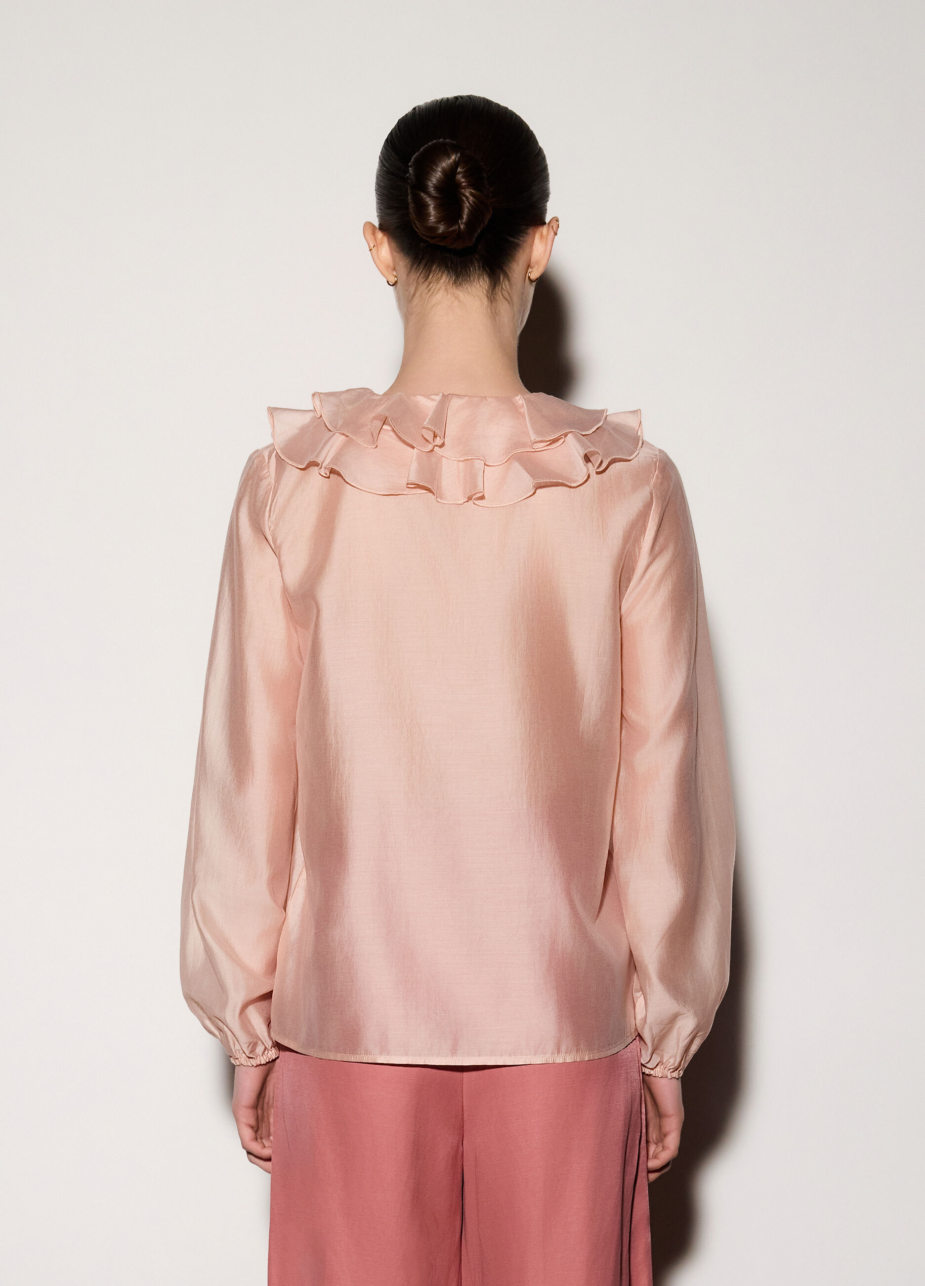 Camicia con scollo a V e rouches donna_2