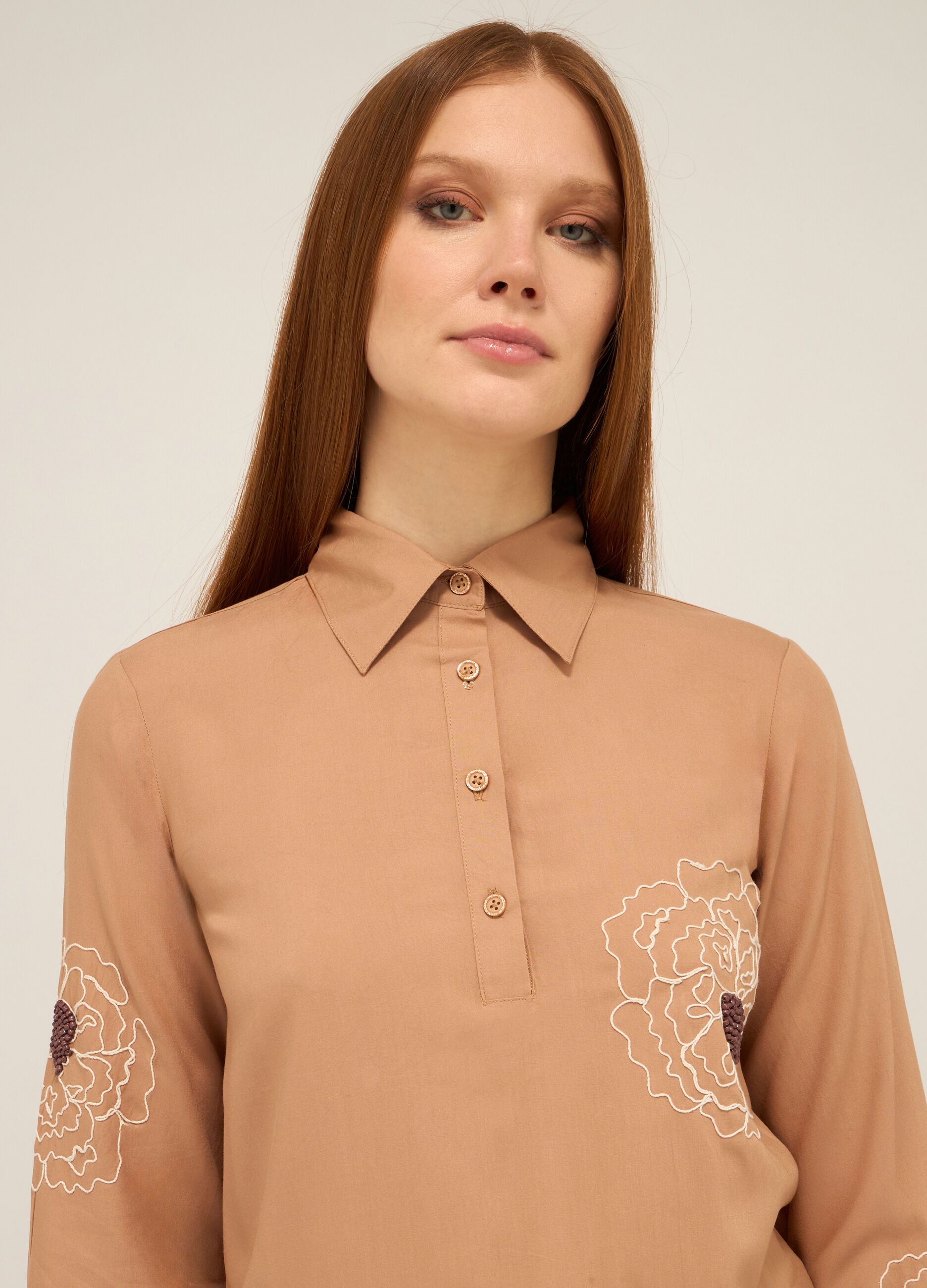 Blusa in pura viscosa con ricami donna_2