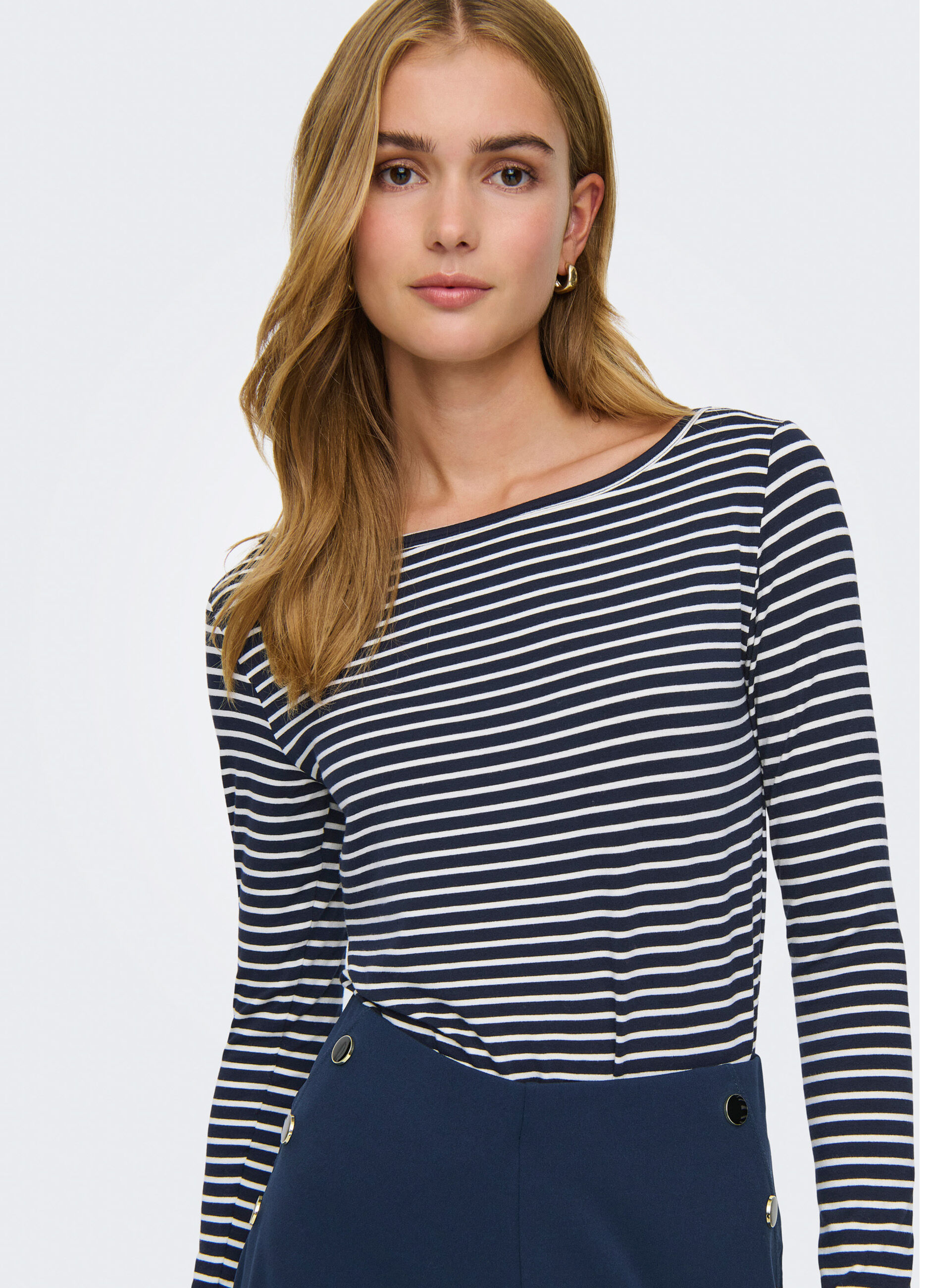 Top regular fit con scollo a barca_3