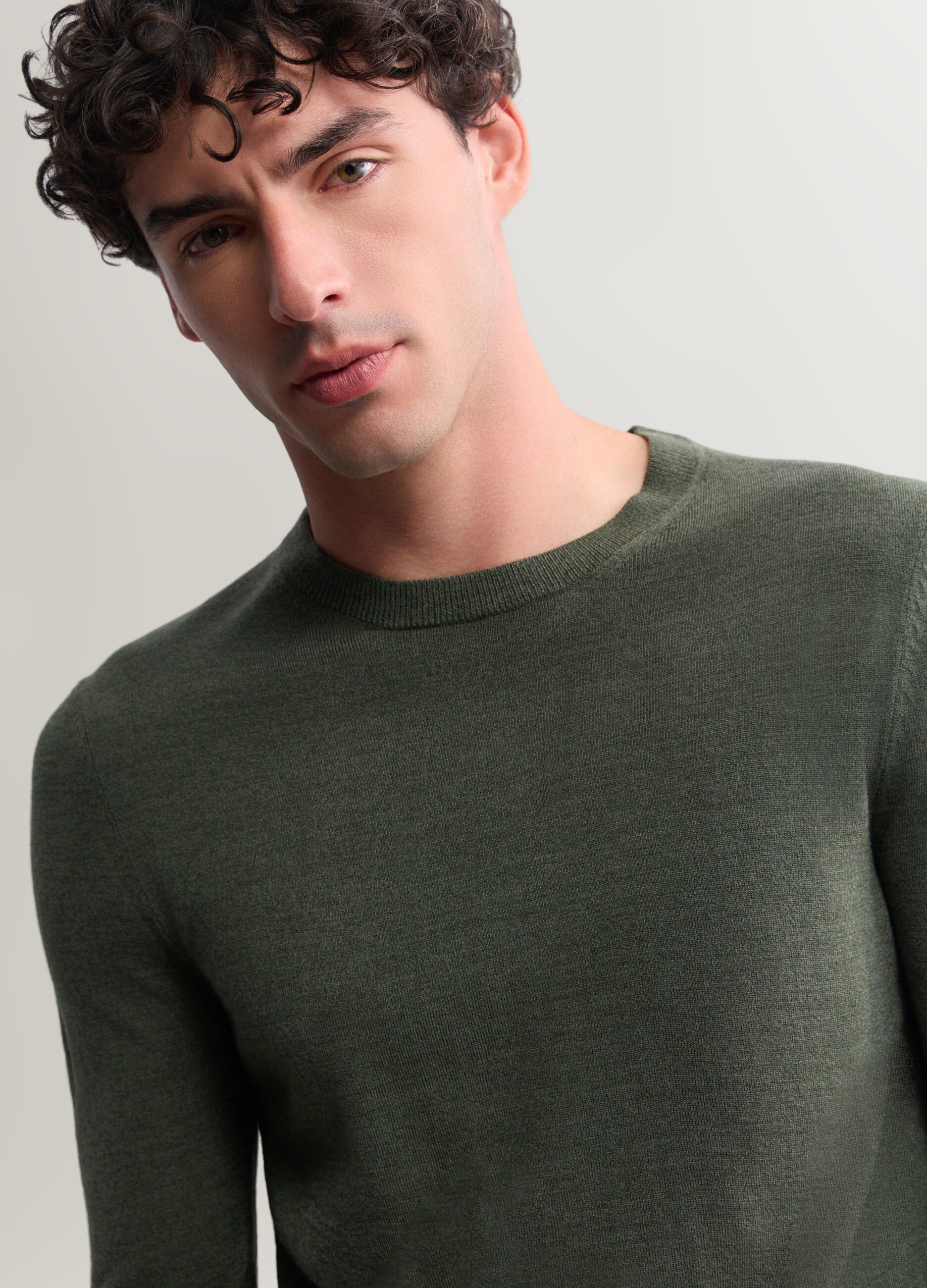 Maglione girocollo in maglia rasata uomo_2