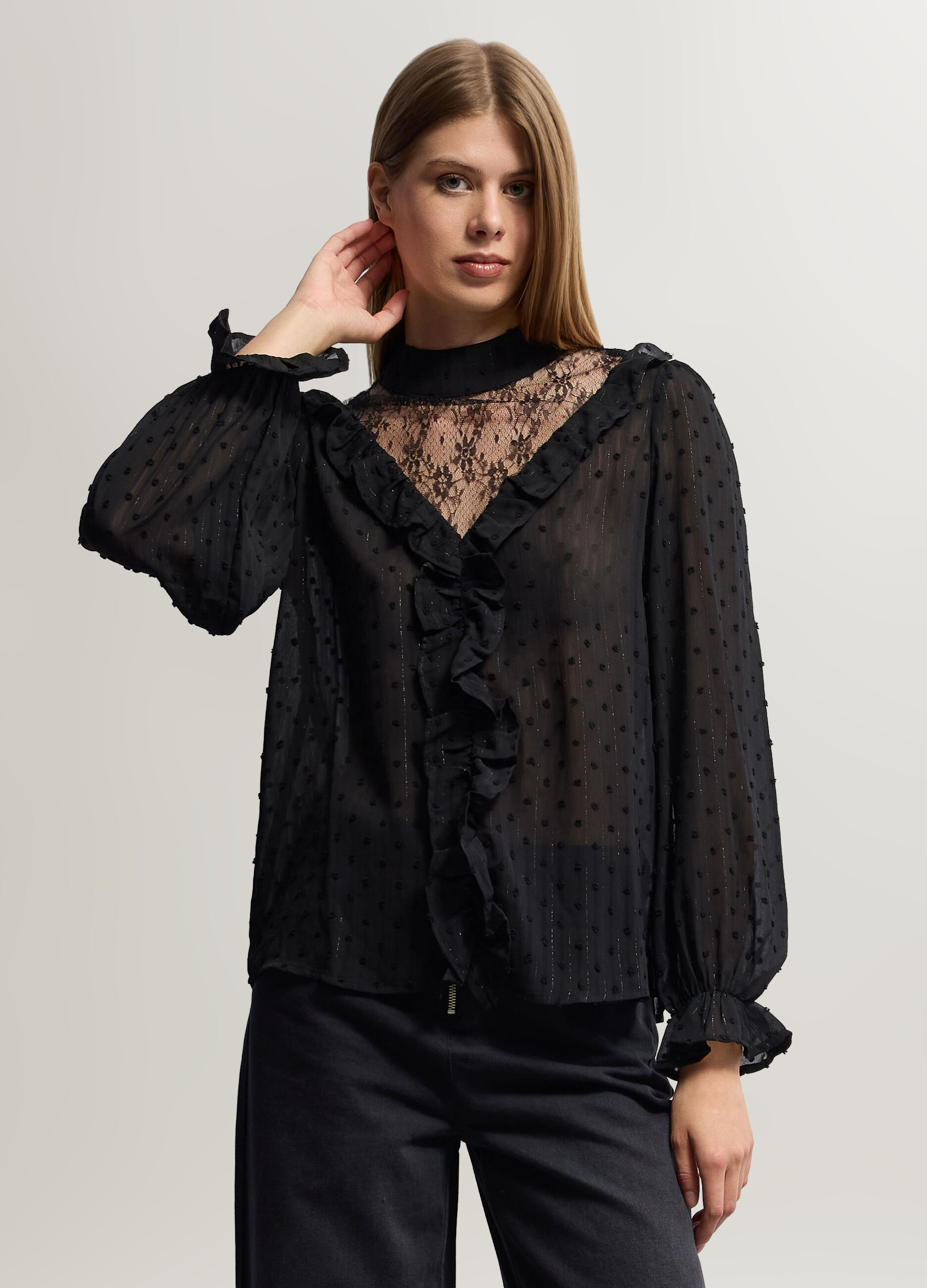 Blusa Fit Regular con scollo a V in plumetis donna_0
