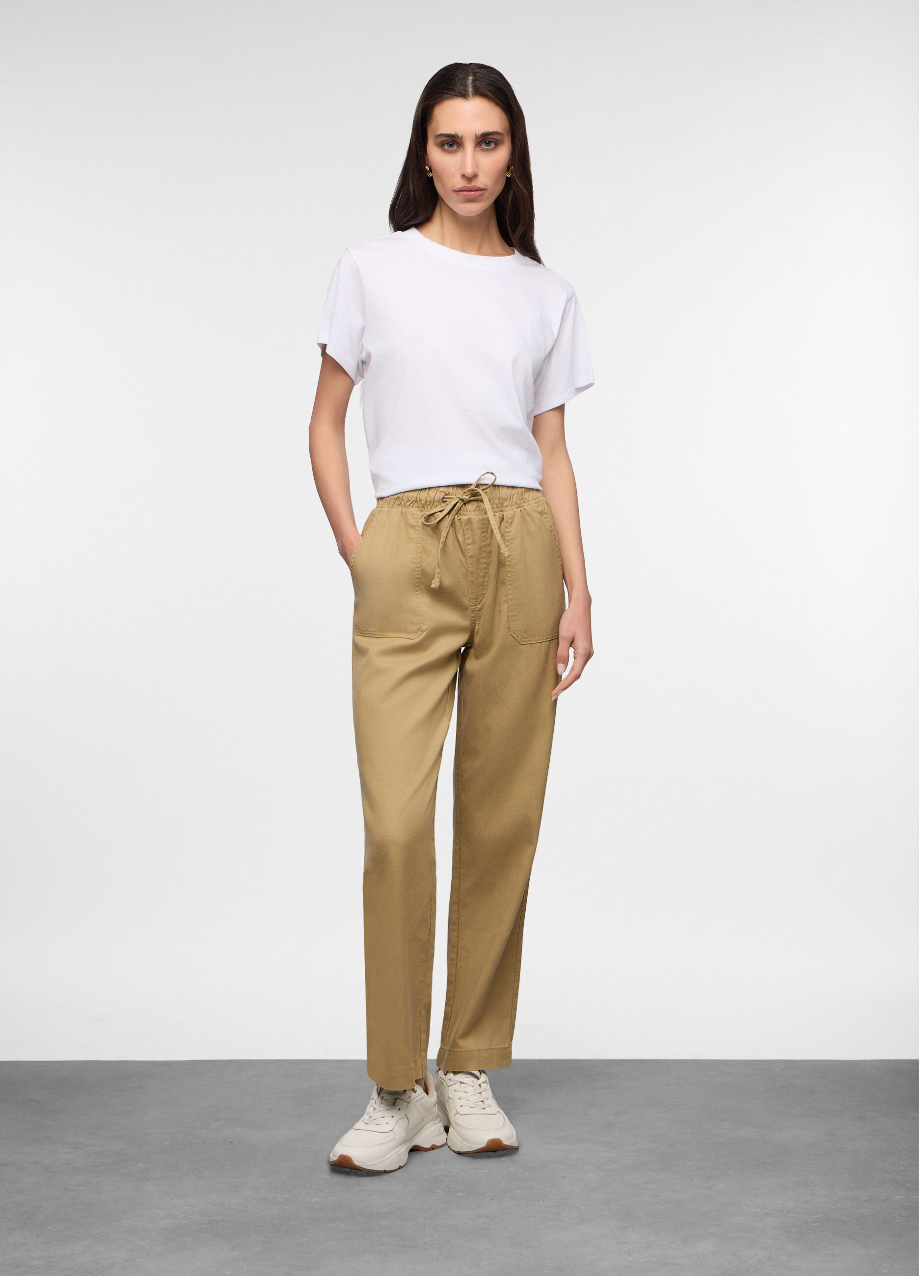 Jogger fit Regular con fondo elasticato in misto lyocell stretch donna _0