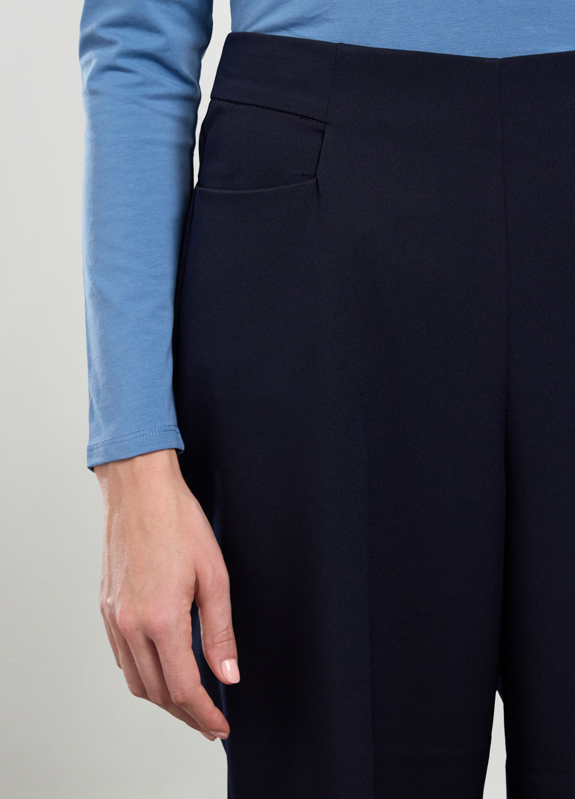 Pantaloni cropped in tessuto stretch donna_2