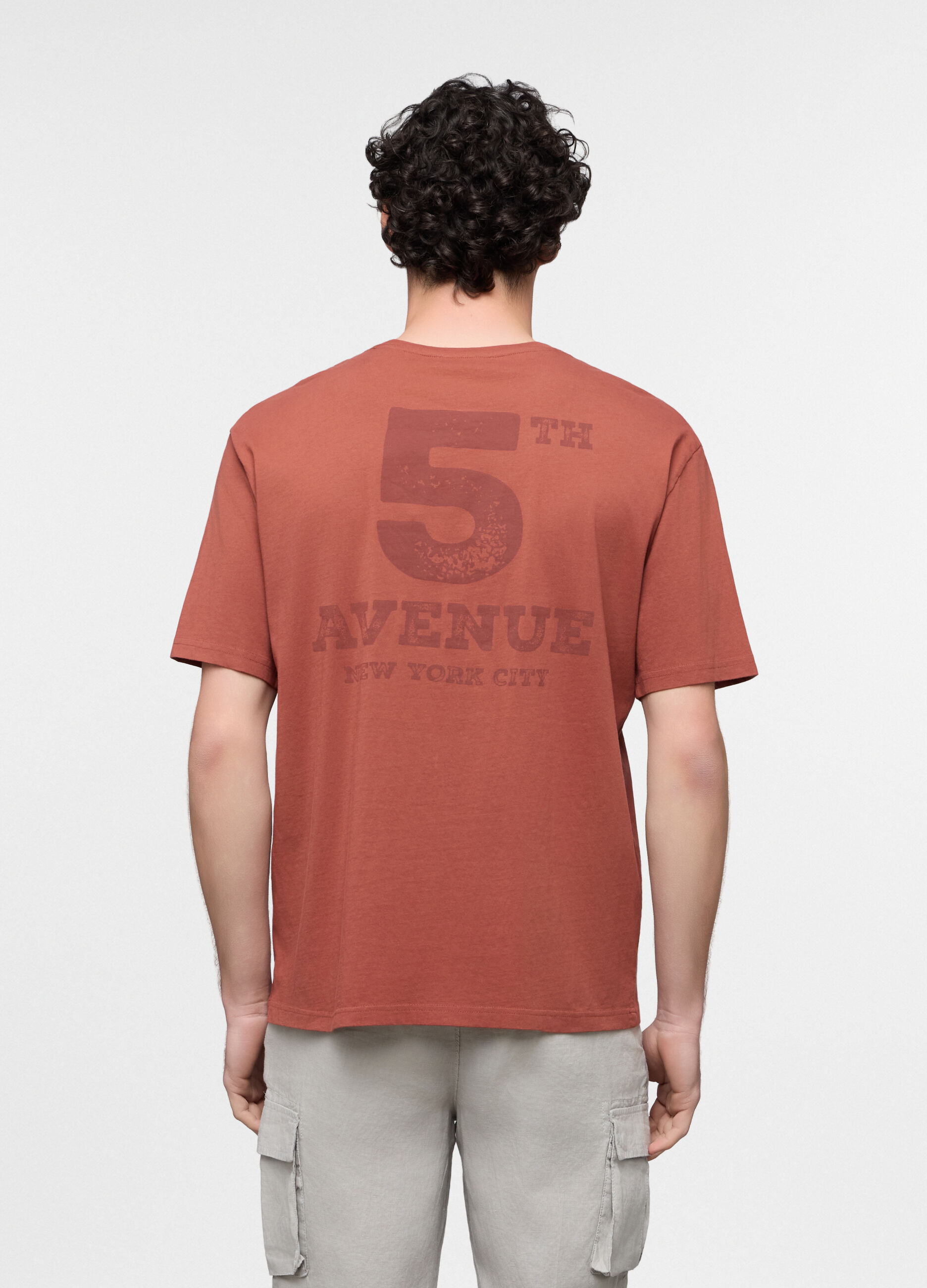 T-shirt girocollo in cotone con stampa uomo_1