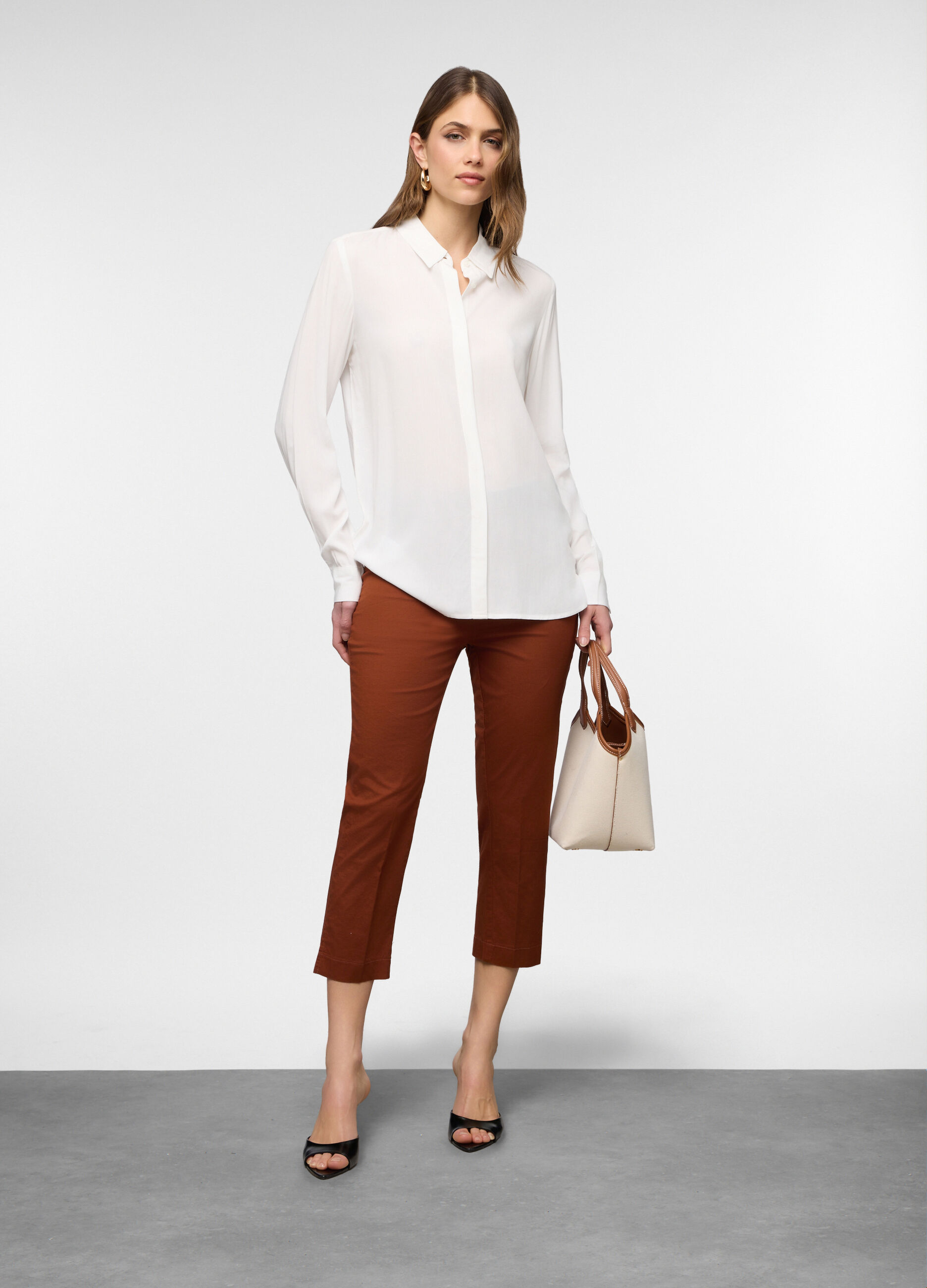 Pantaloni Capri Fit Slim in twill di cotone stretch donna_0