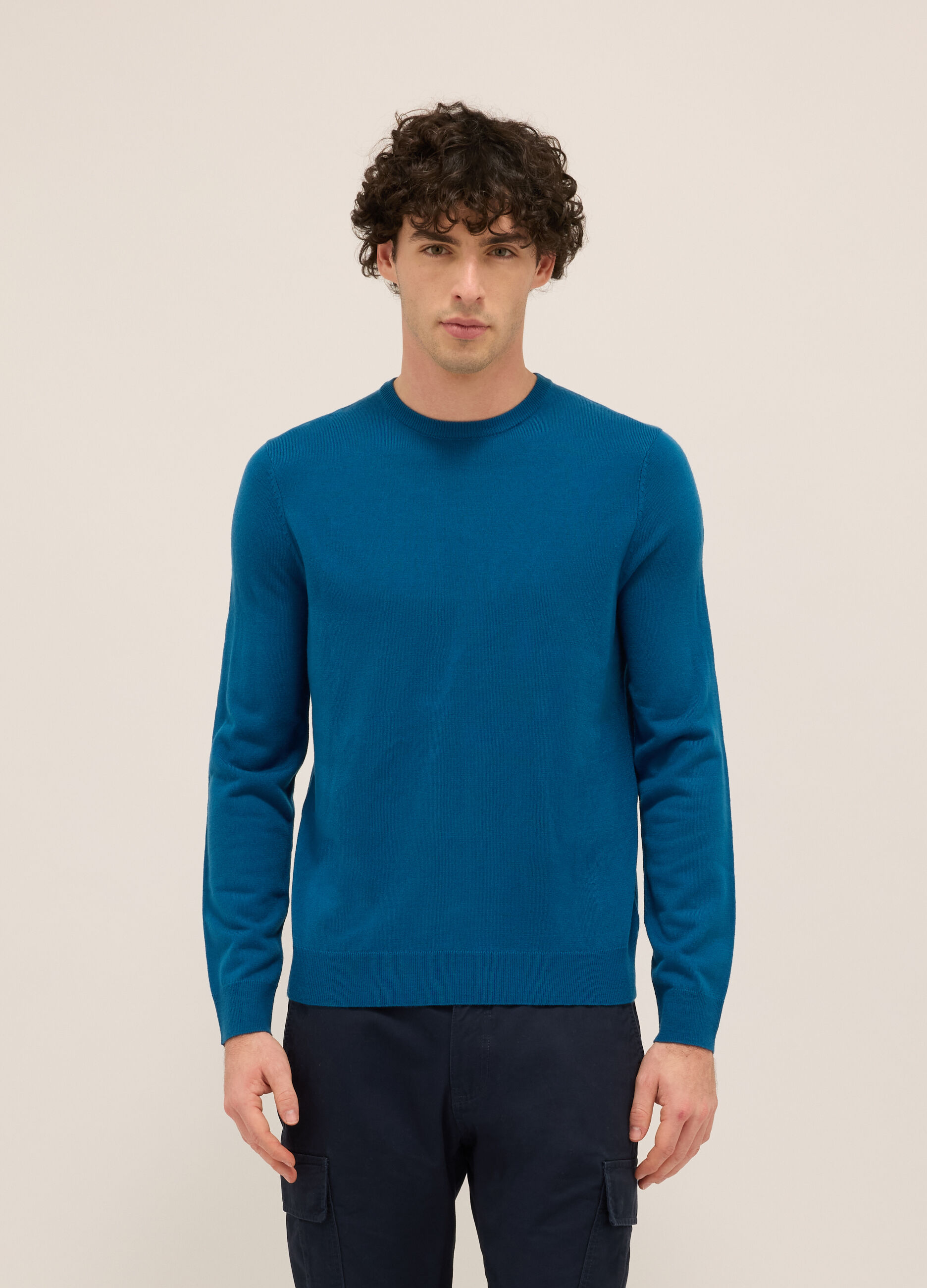 Maglione girocollo in maglia rasata uomo_0