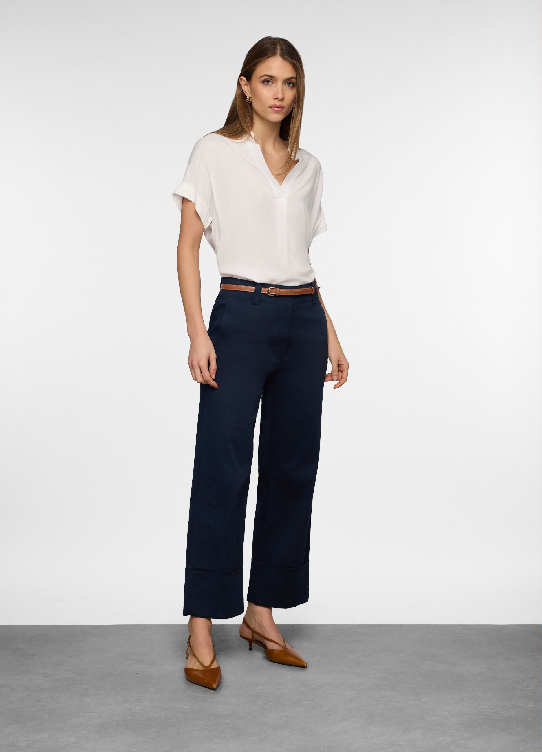Pantaloni straight fit in raso di cotone stretch donna_0
