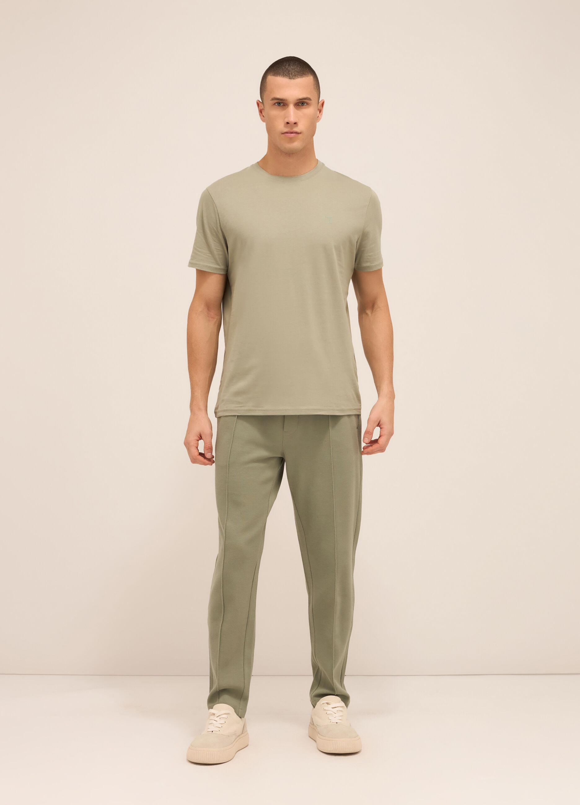 Jogger con piega in puro cotone uomo_0