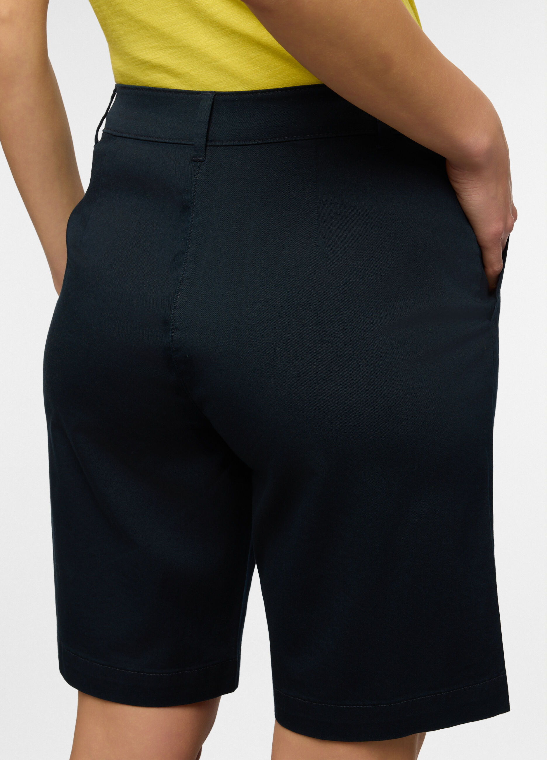 Bermuda fit regular in twill di cotone stretch donna_2