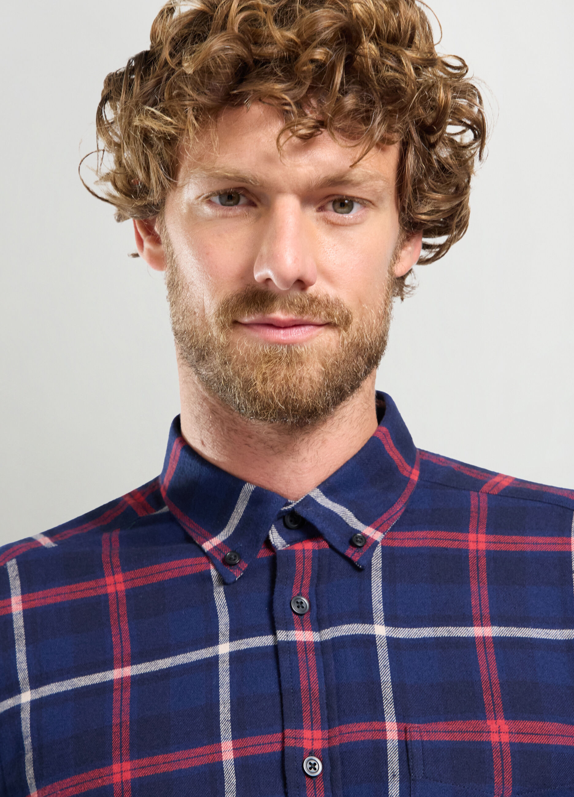 Camicia regular fit con colletto button-down in flanella uomo_2