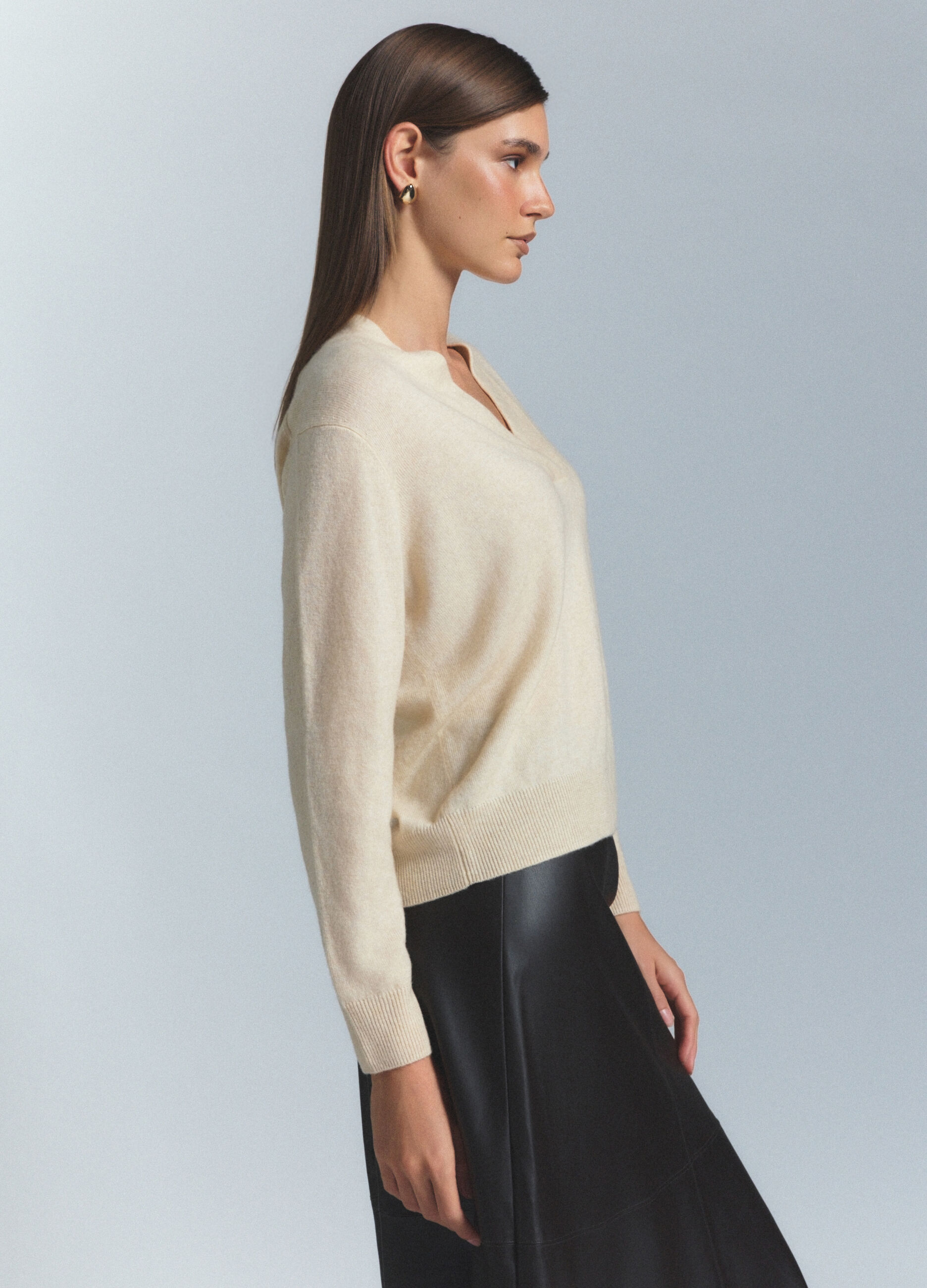 Pullover con scollo a V rasato misto cashmere donna_4