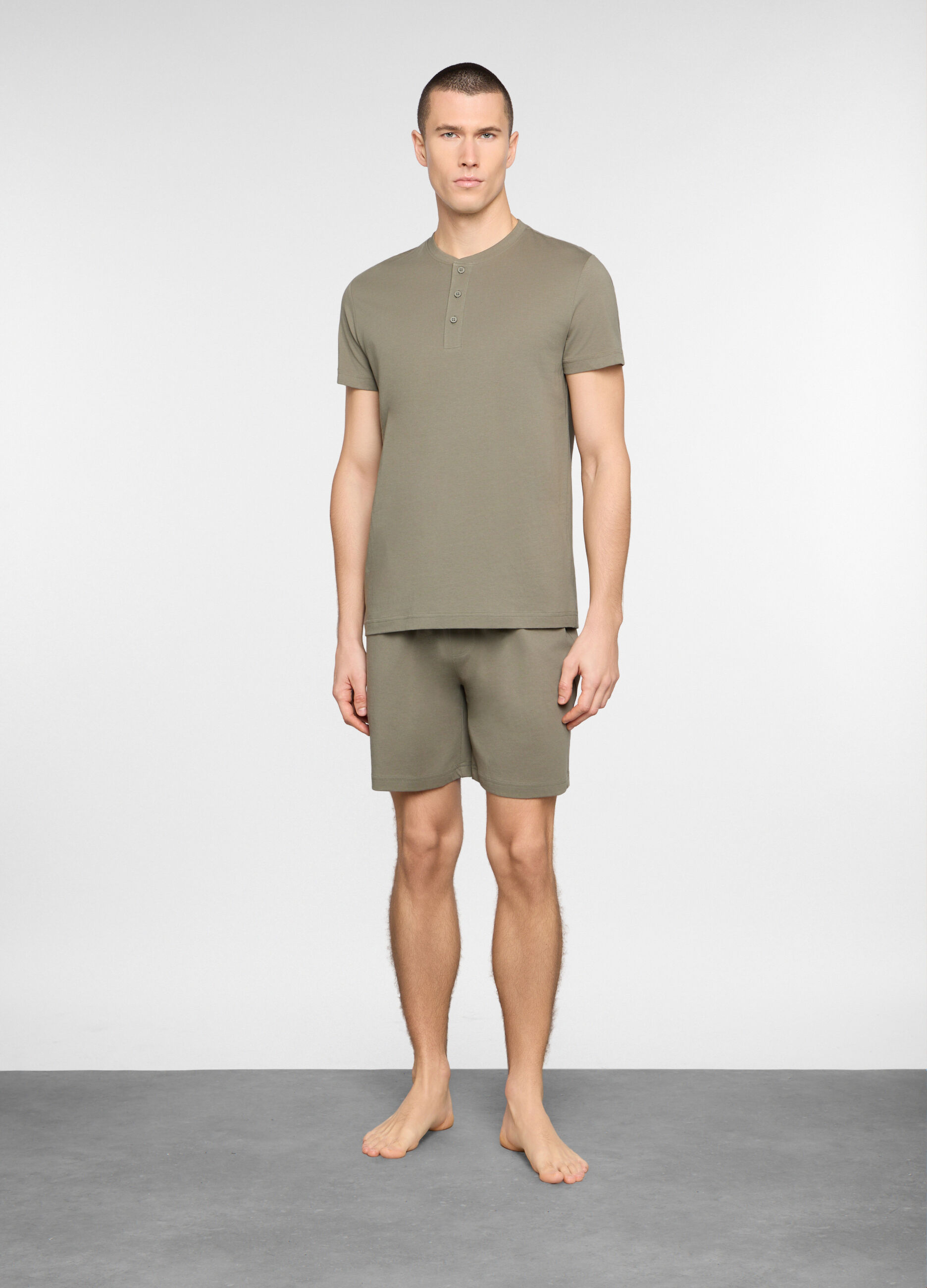 Pigiama corto con collo serafino uomo_0