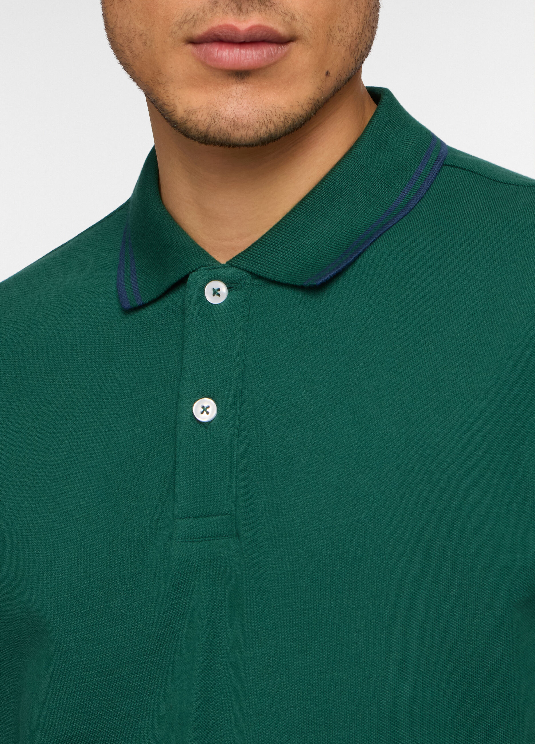 Polo a maniche corte con dettagli a contrasto uomo_2
