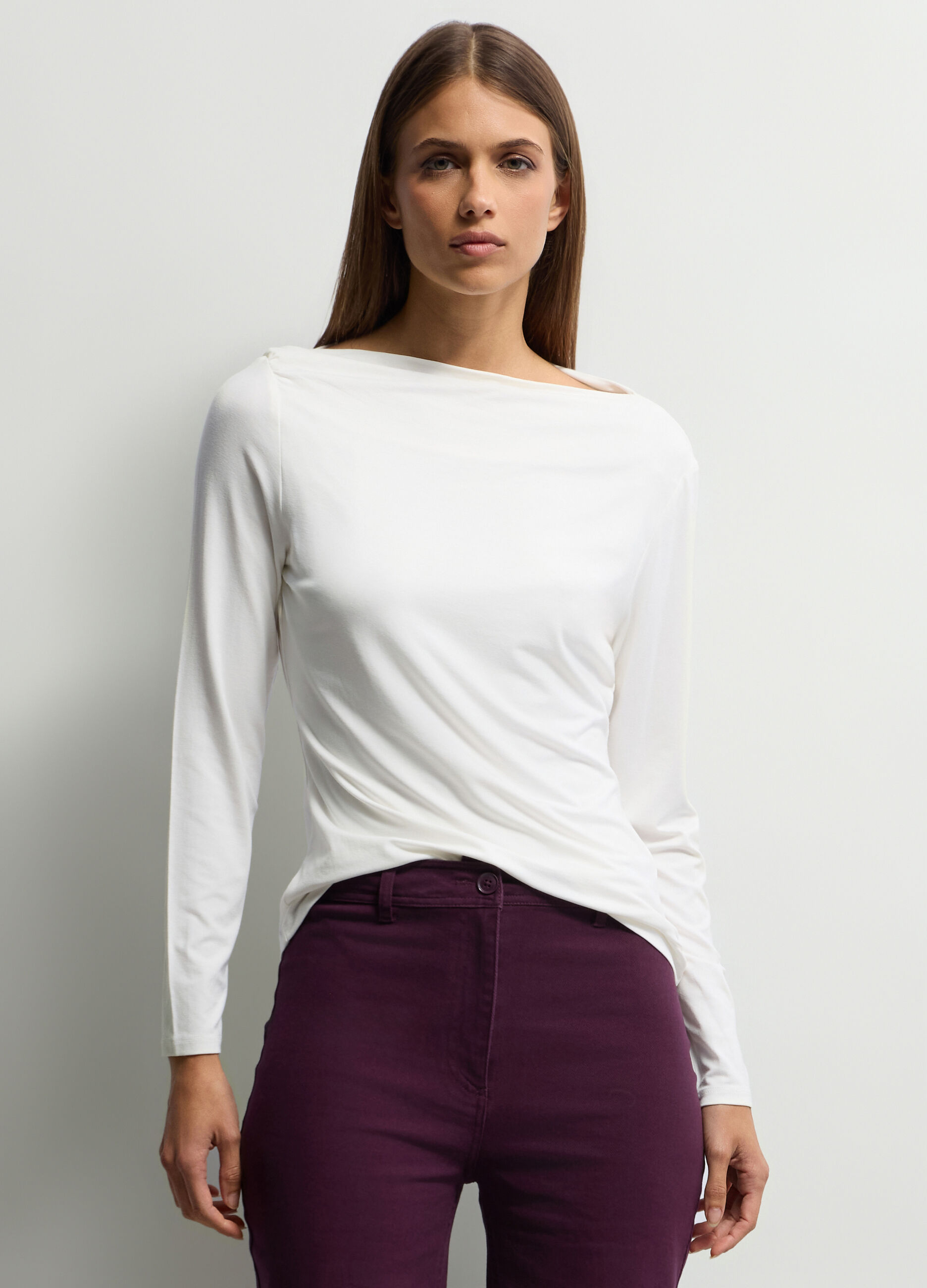 T-shirt con scollo a barchetta donna_0