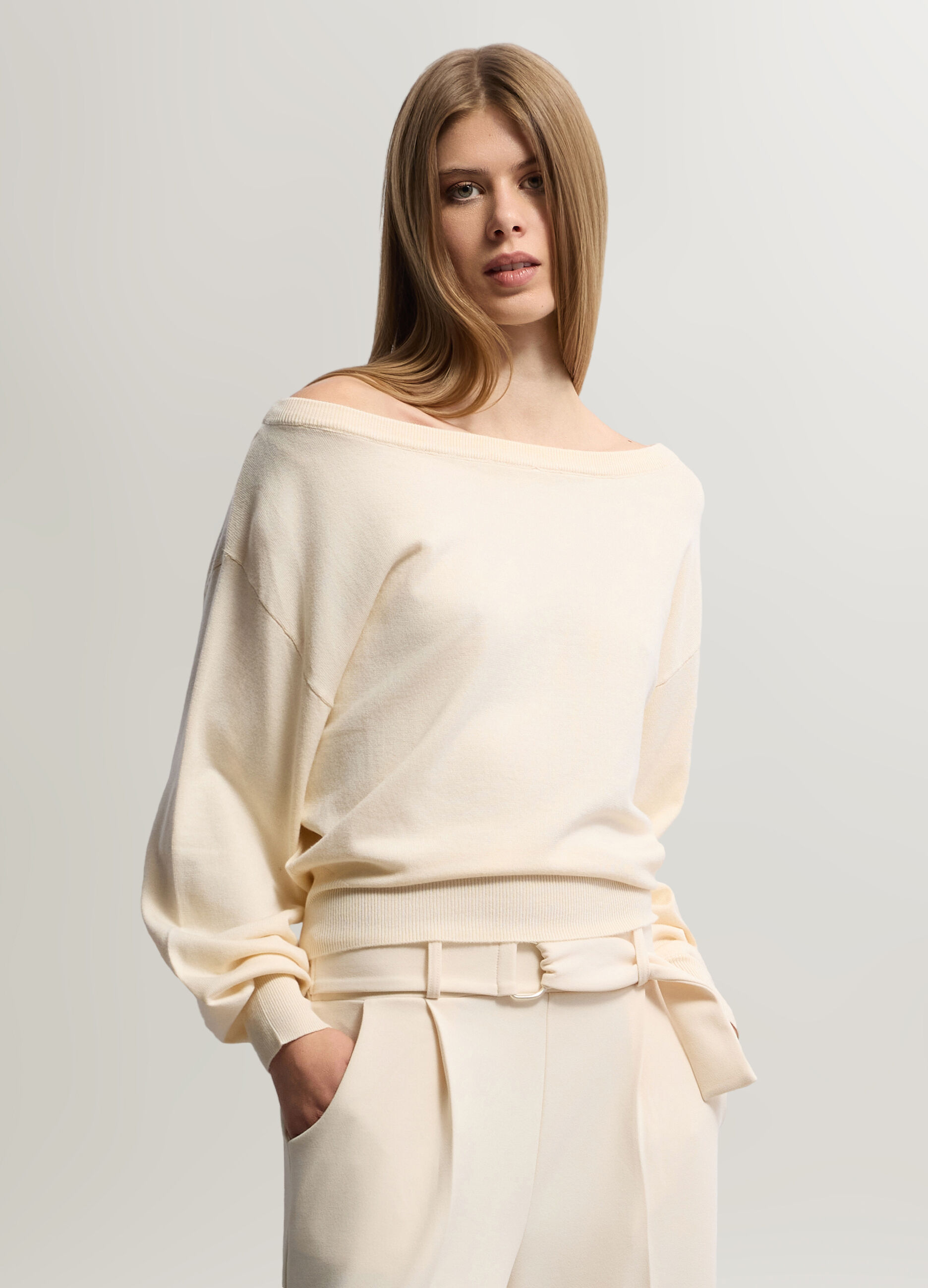 Maglia con scollo a barchetta rasata donna_0