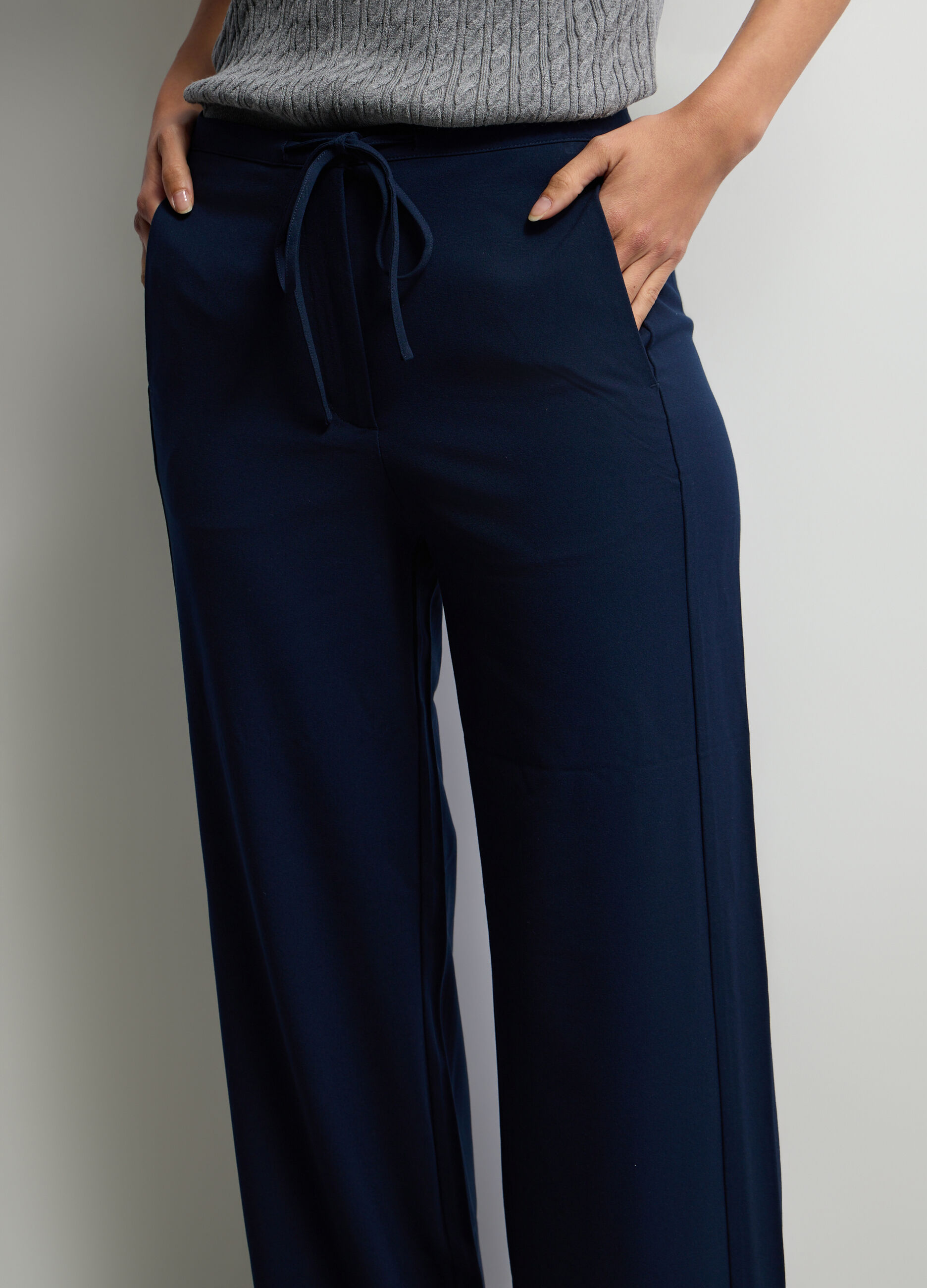 Pantaloni Straight Fit in poli viscosa stretch donna_3