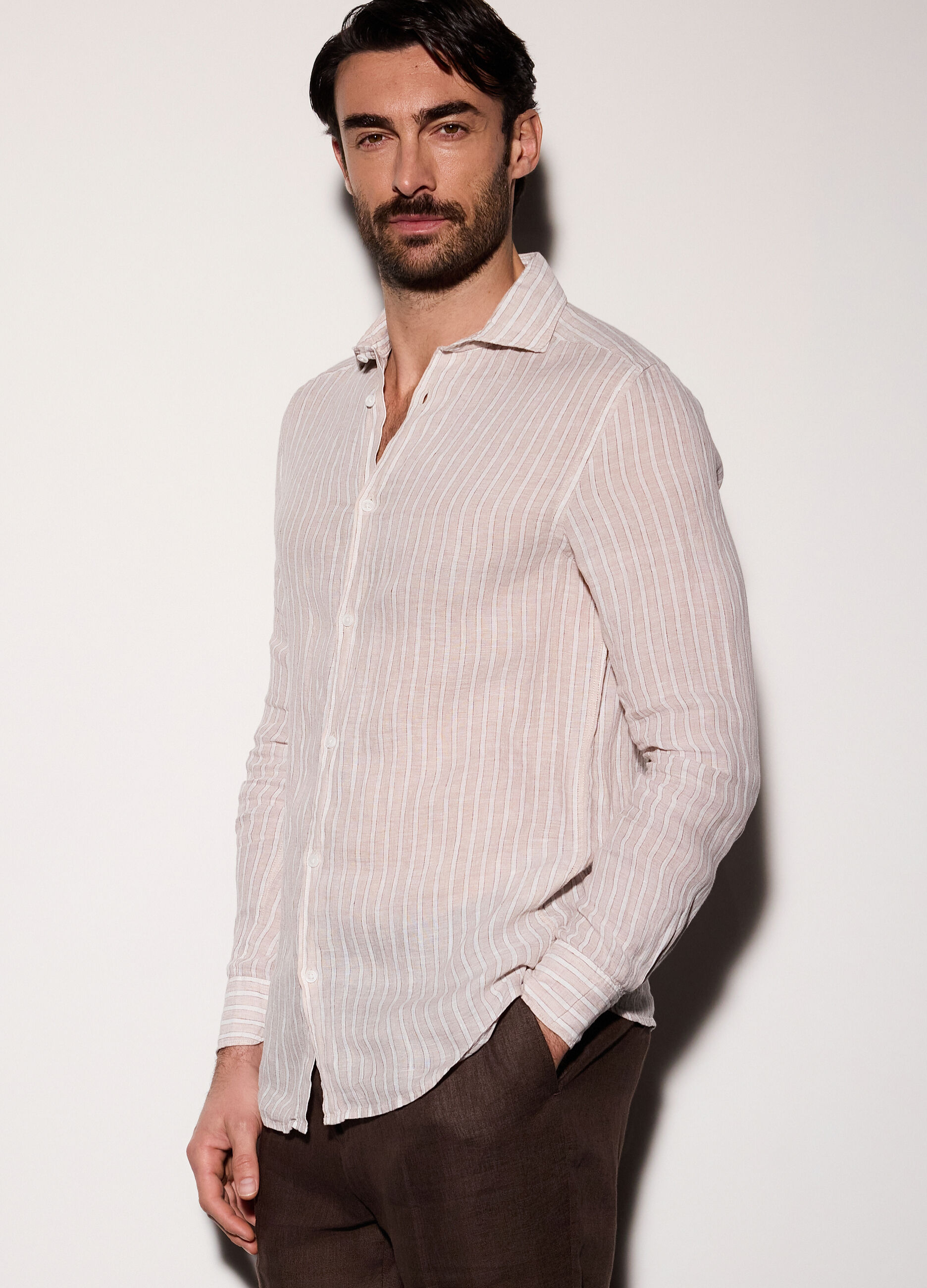 Camicia slim fit in lino a righe uomo_2