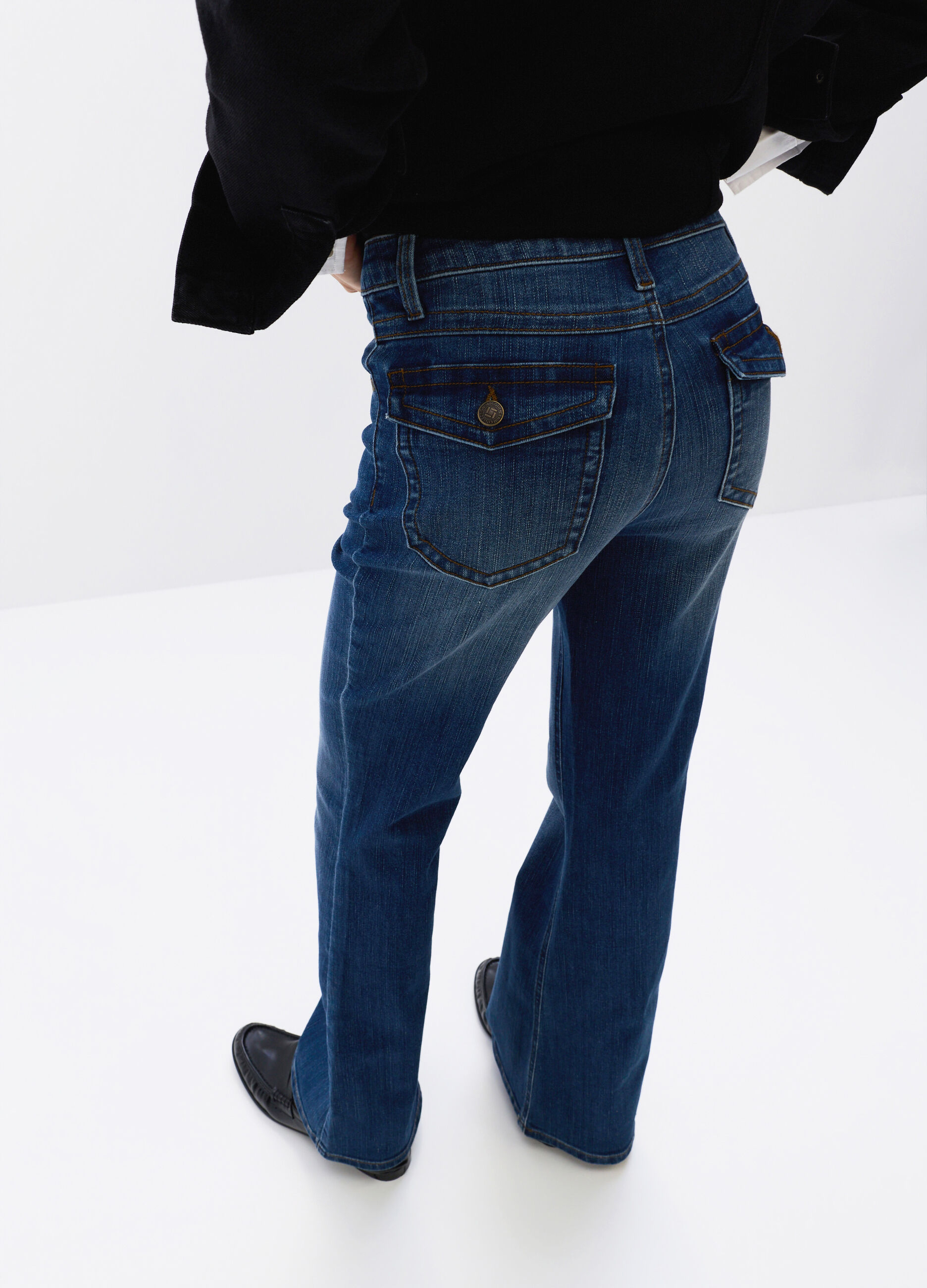 Pantaloni Flare Fit in denim stretch misto cotone donna_1