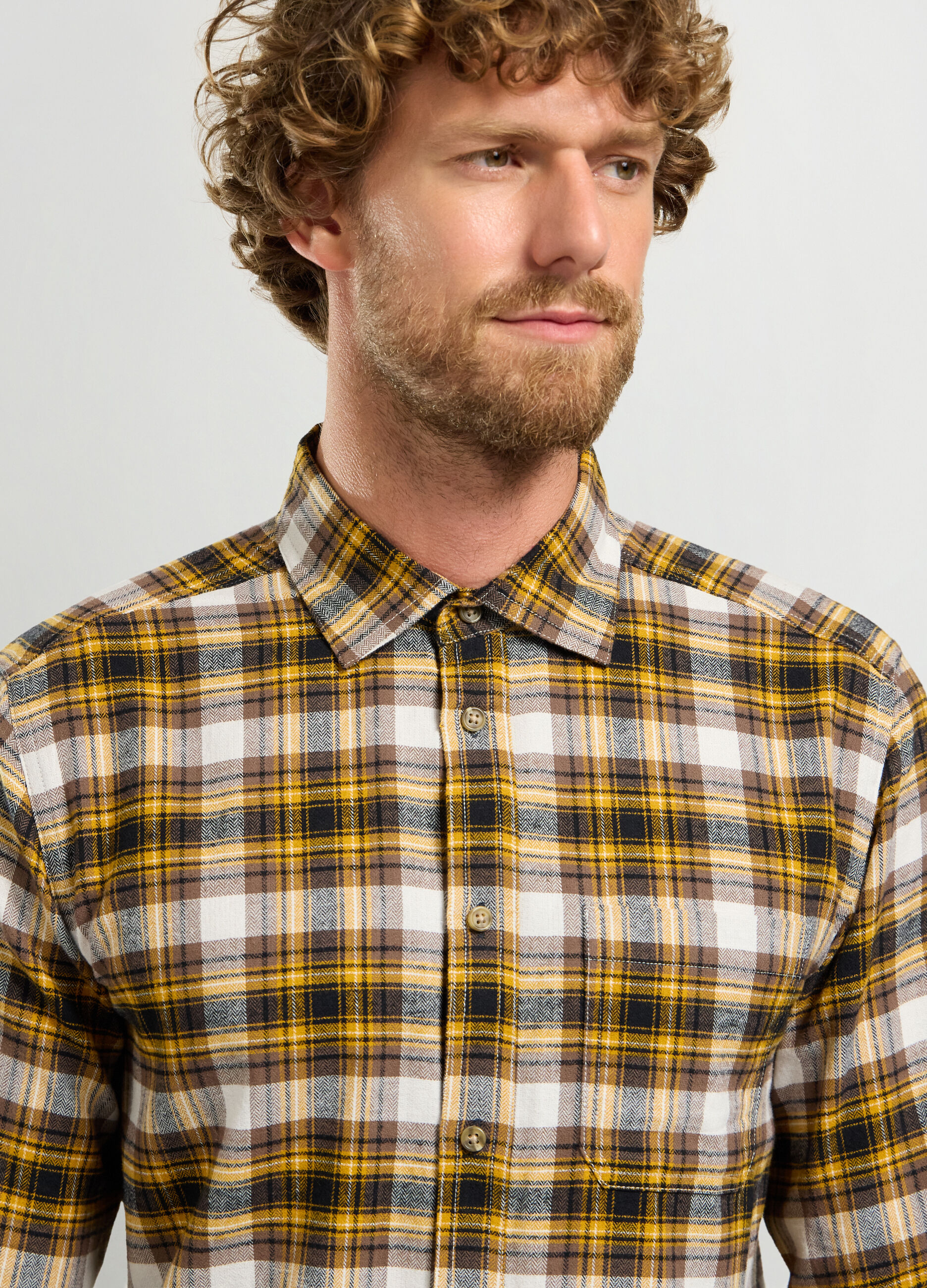 Camicia regular fit con colletto button down in flanella uomo_2